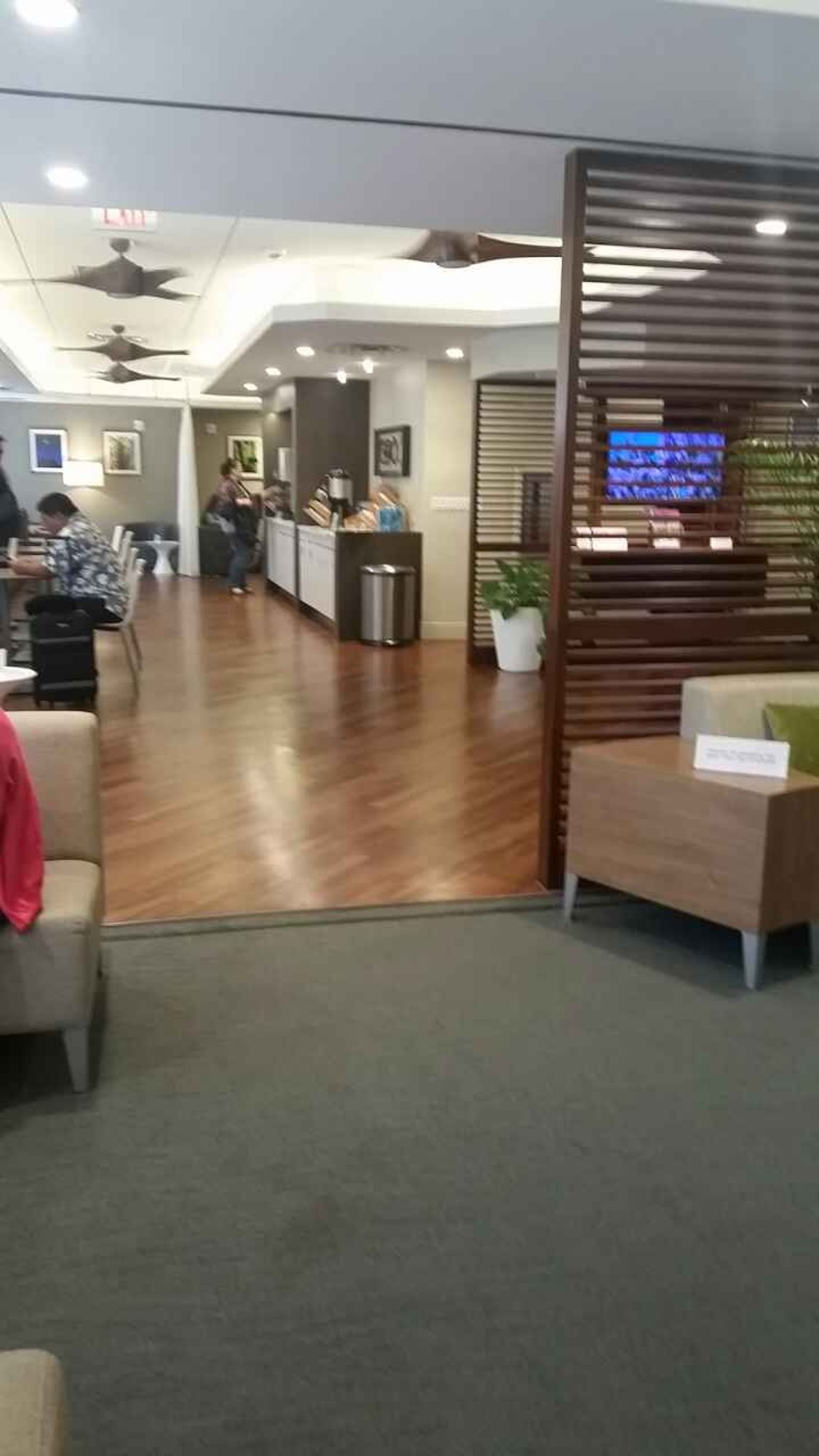 #4 of 5 images of Hawaiian Airlines Premier Club Lounge