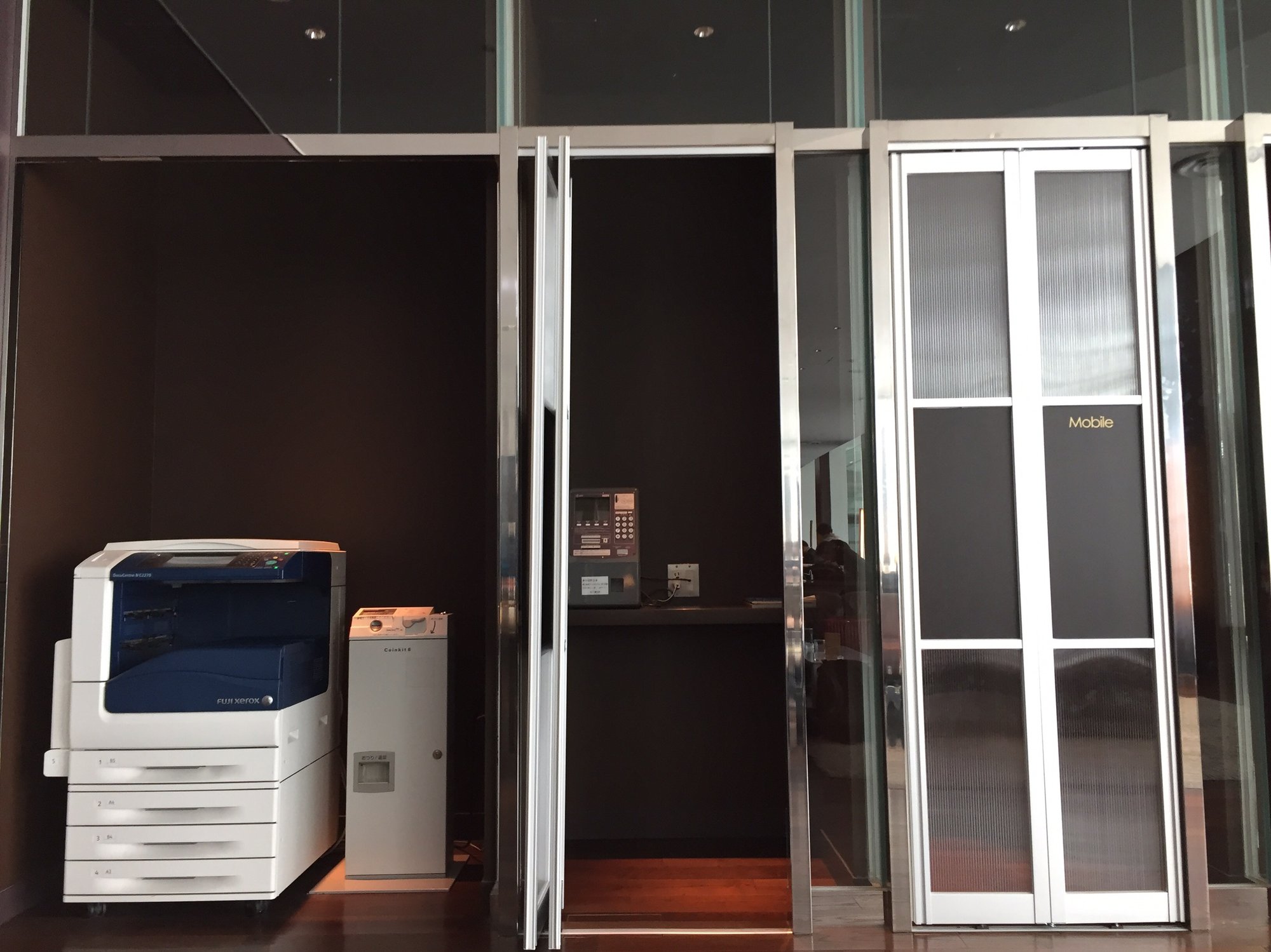 #4 of 5 images of Airport Lounge South