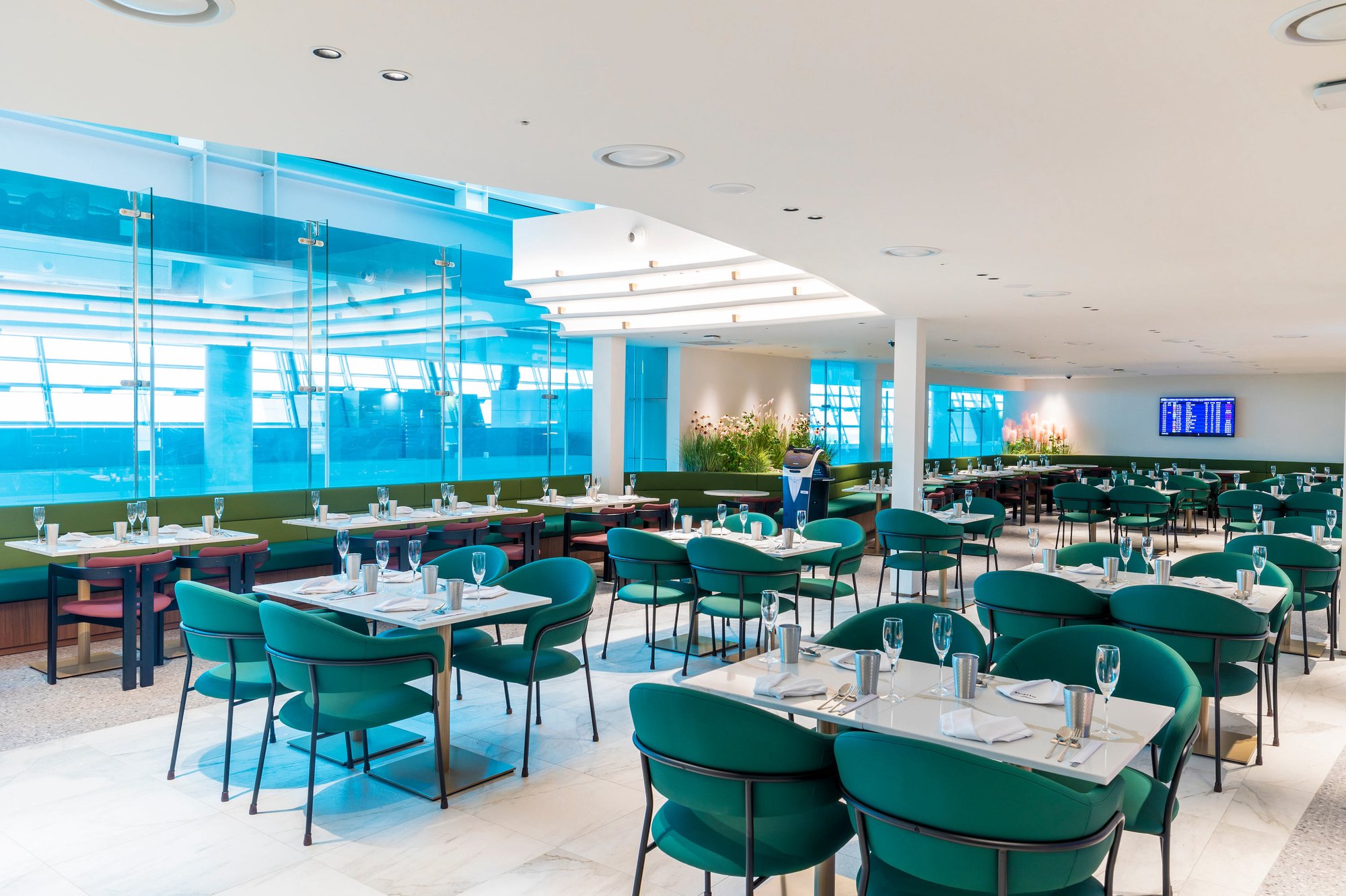 #4 of 5 images of MATINA Lounge East (Gate 11)