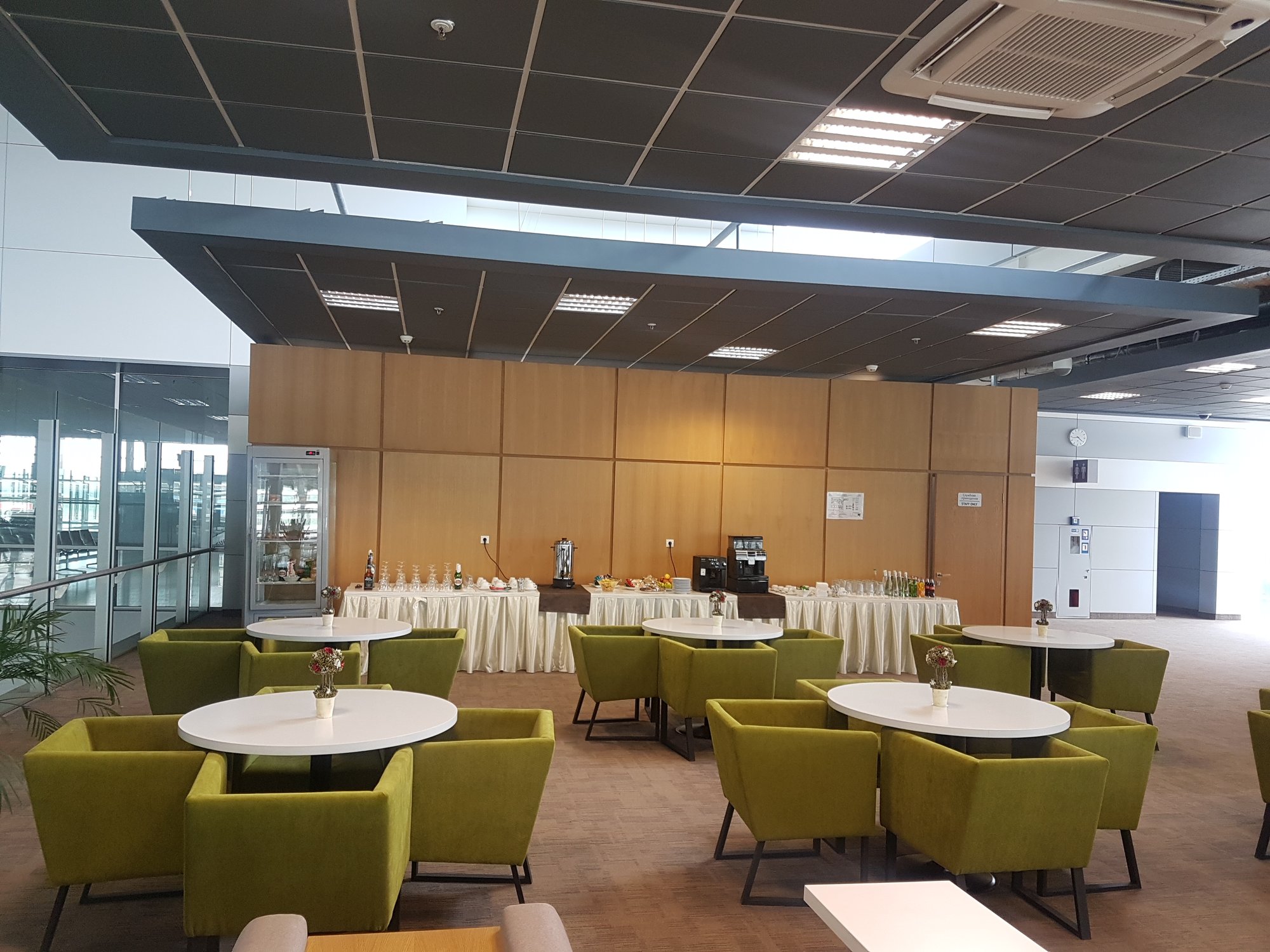 #5 of 5 images of Business Lounge (Domestic)