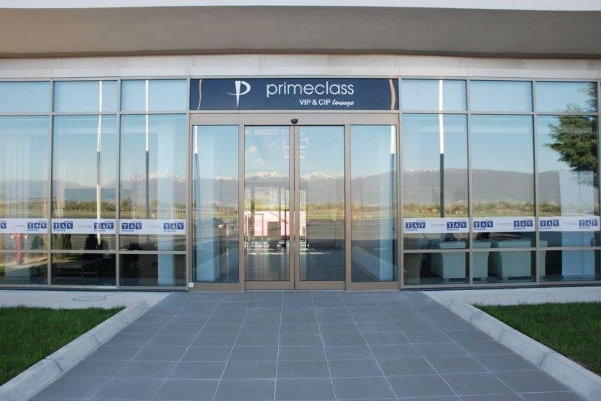 #3 of 3 images of Primeclass CIP Lounge