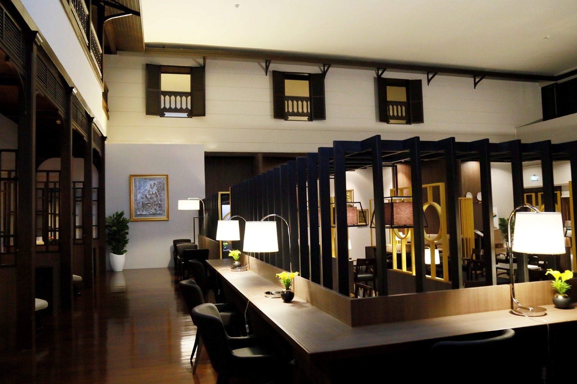 #3 of 5 images of Miracle Lounge No. 2