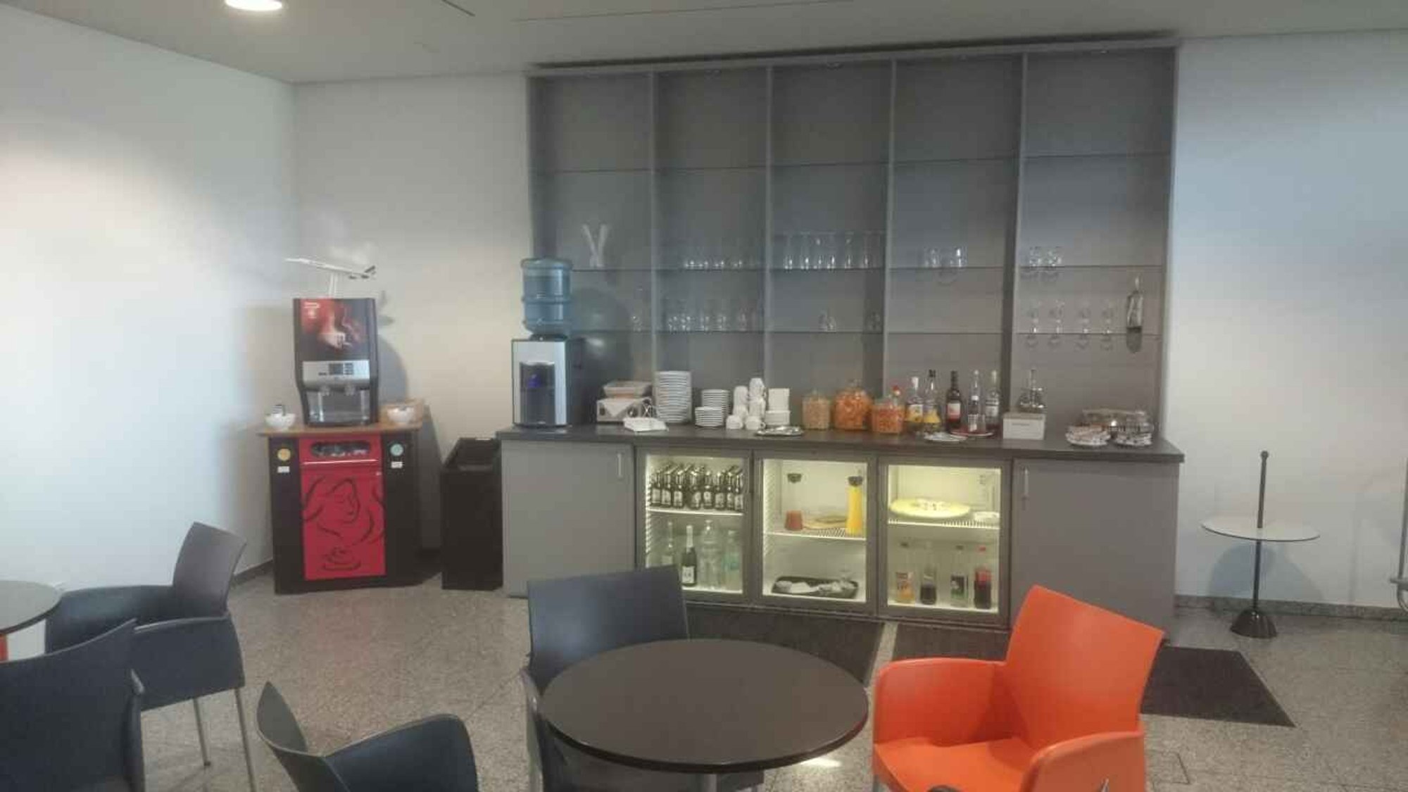 #2 of 2 images of Hannover Club Lounge