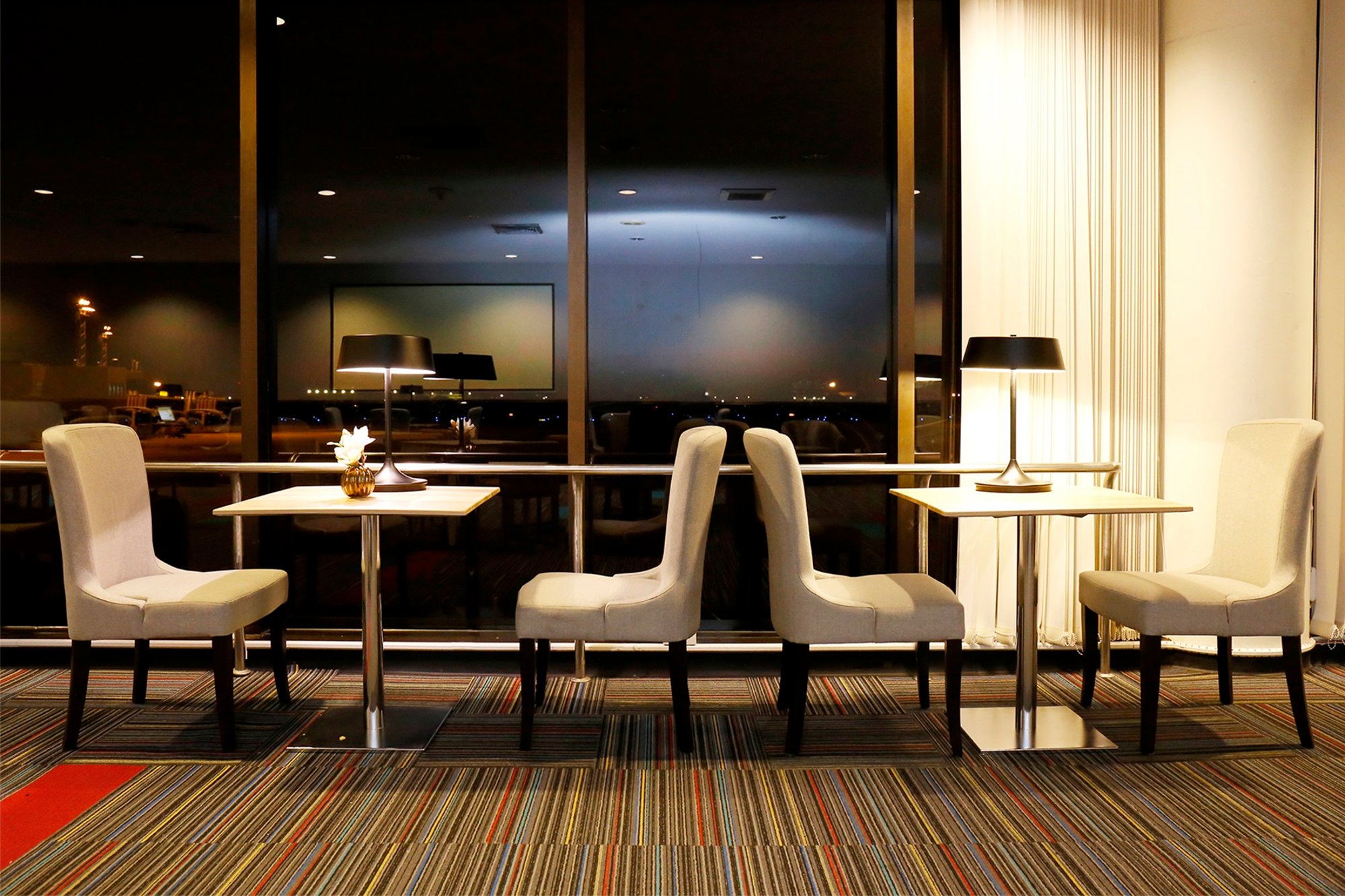 #5 of 5 images of Miracle Lounge No. 1