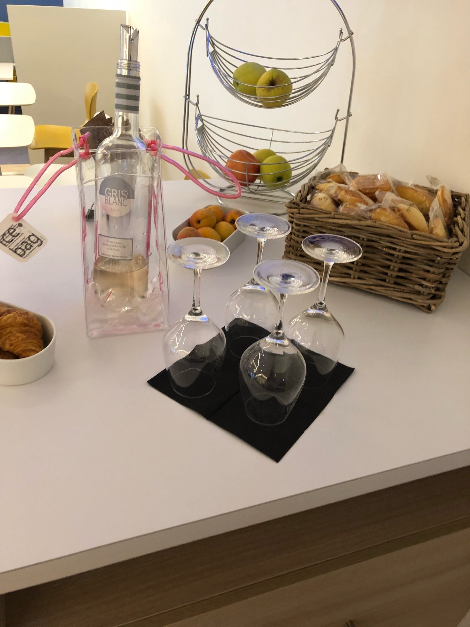 #1 of 2 images of Salon by FDI