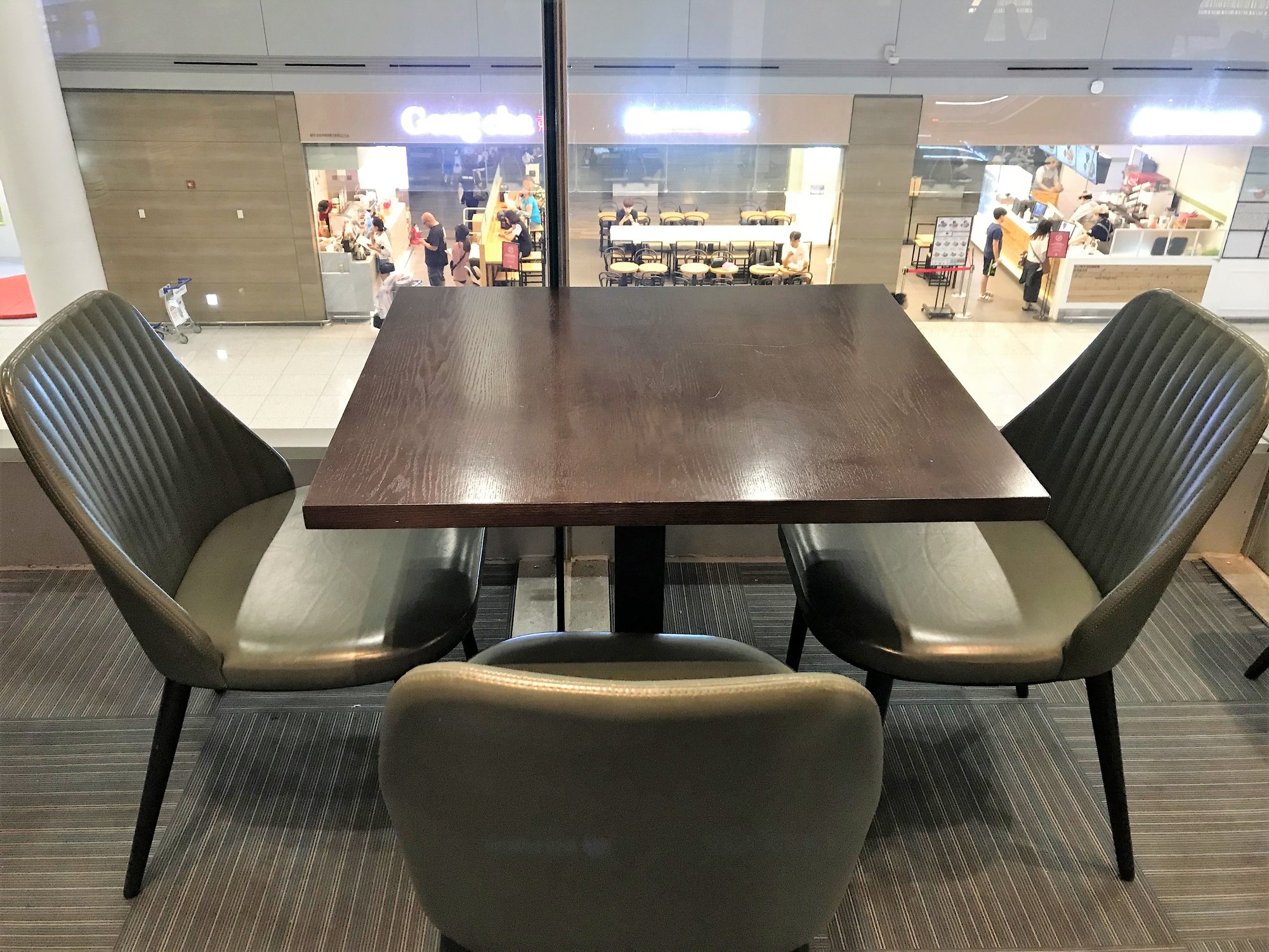 #3 of 5 images of Matina – West Wing