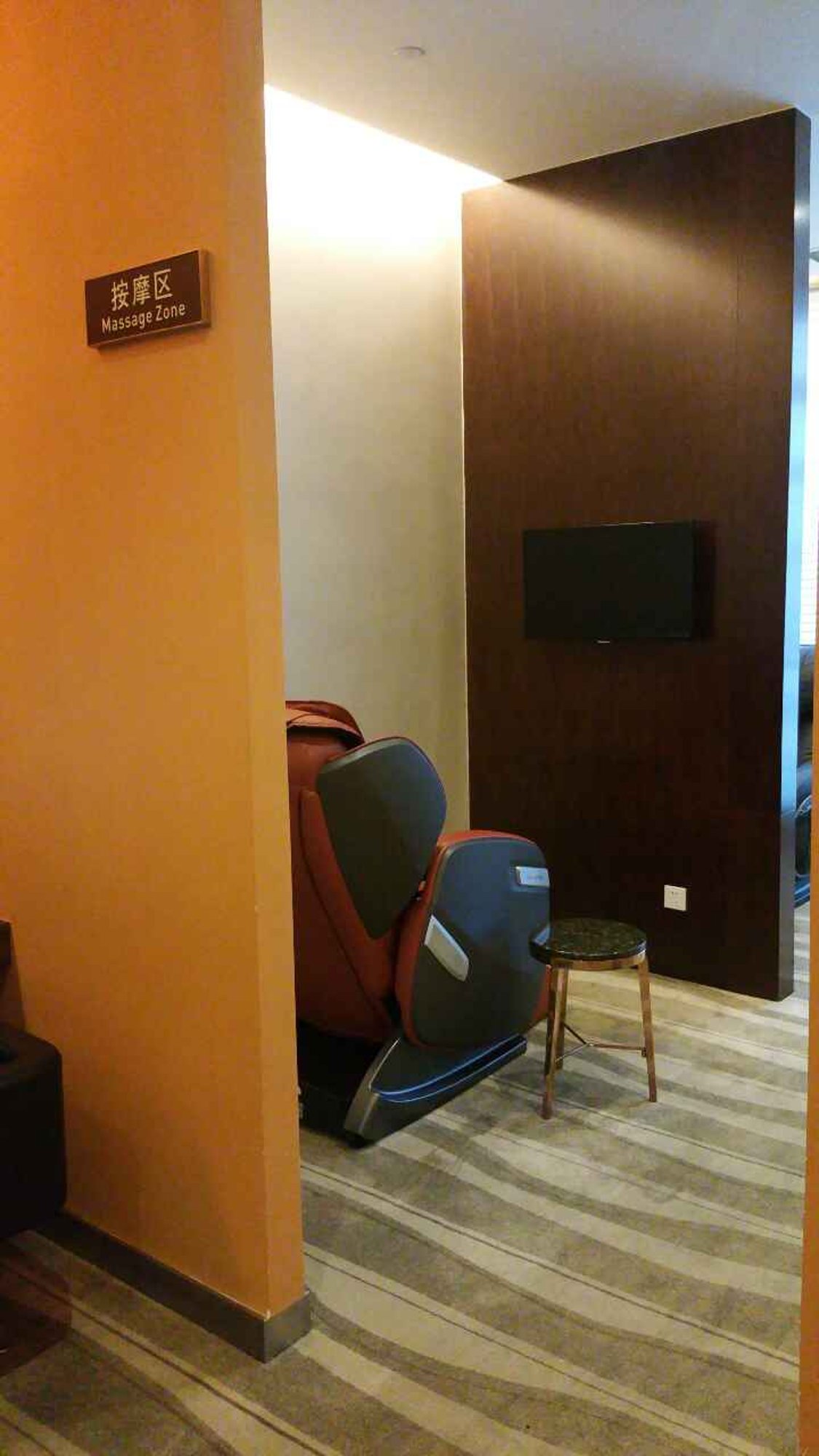 #5 of 5 images of No. 7 International First Class Lounge