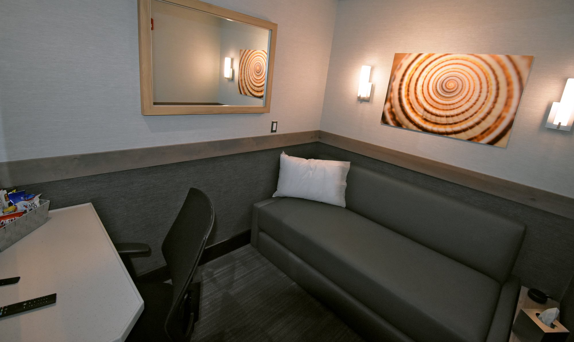 #3 of 5 images of Minute Suites