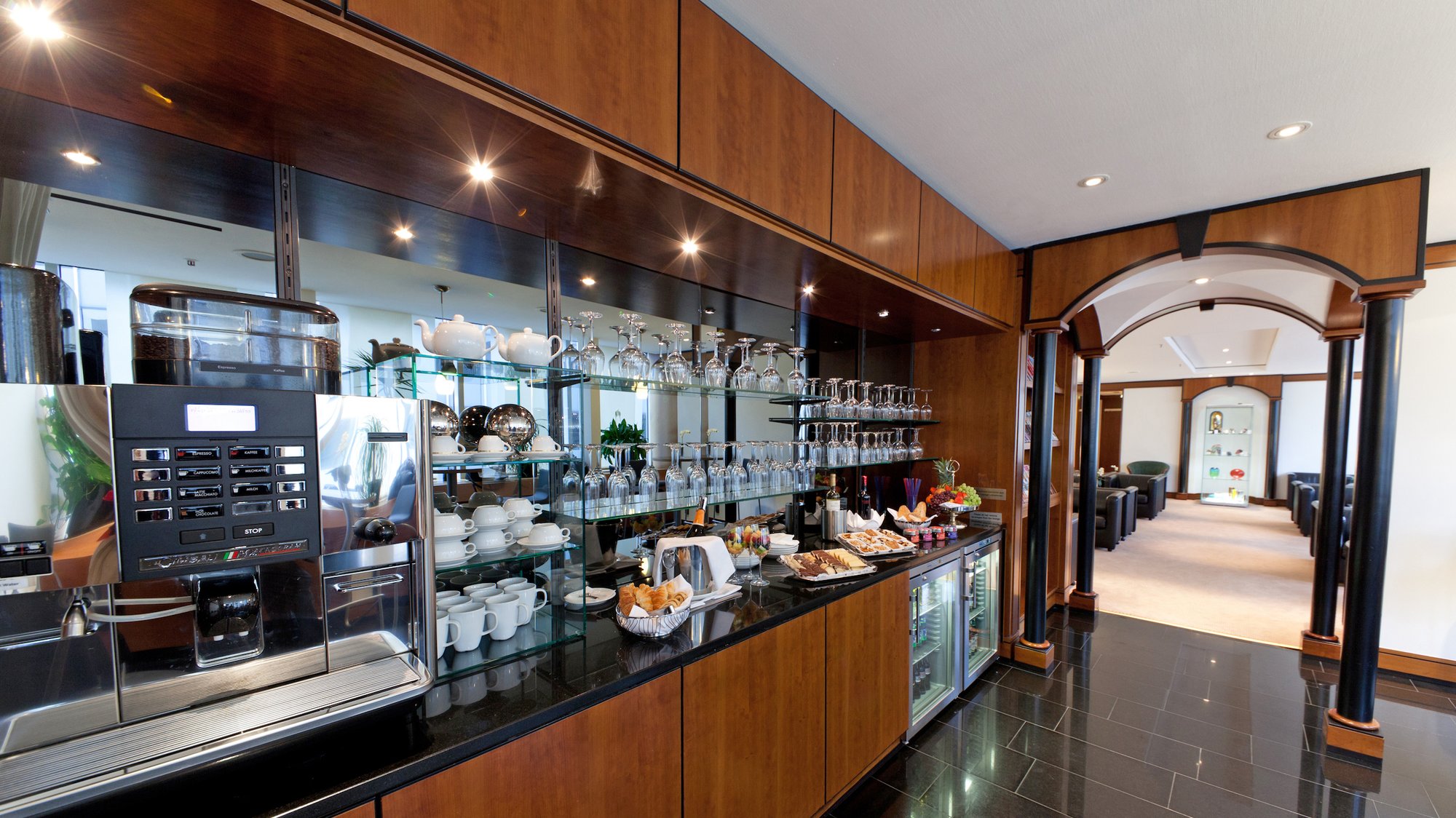 #3 of 5 images of LuxxLounge