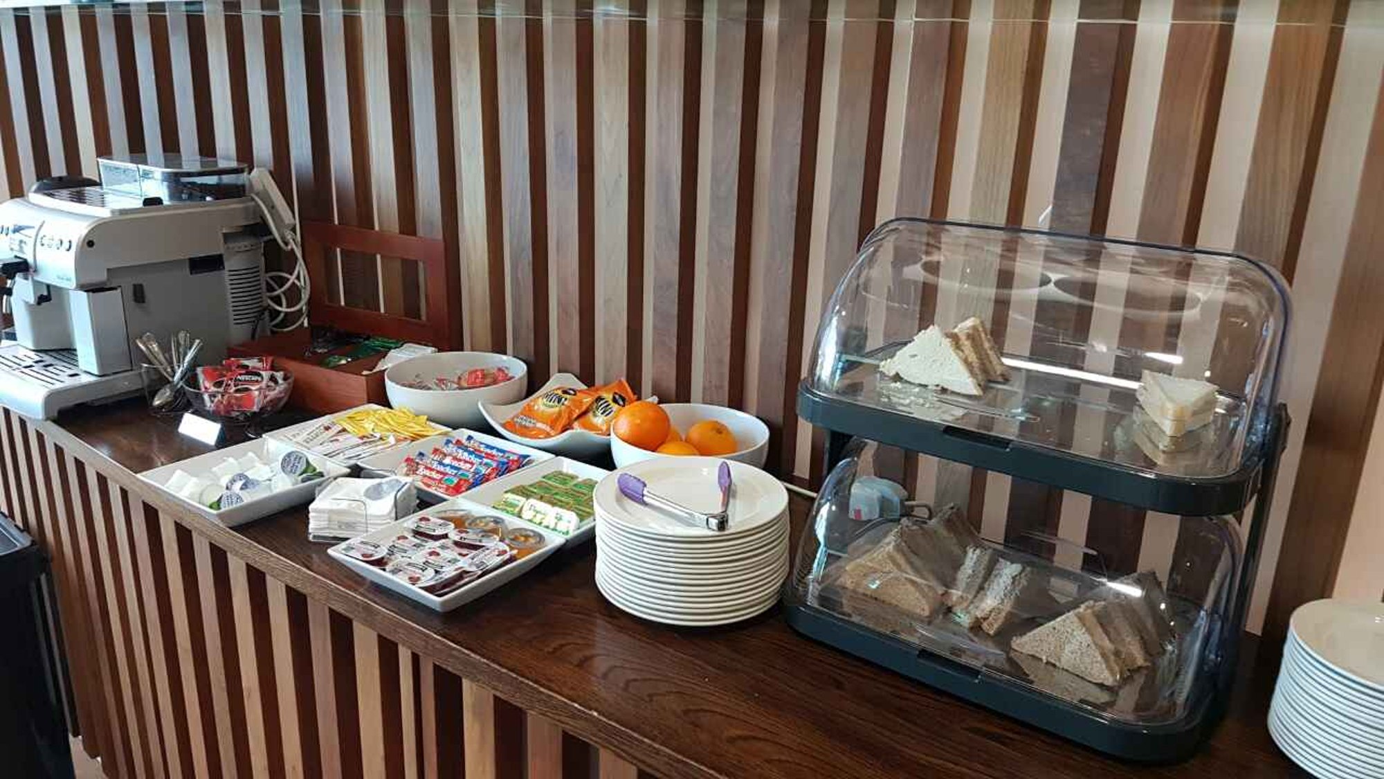 #4 of 5 images of CALPE LOUNGE