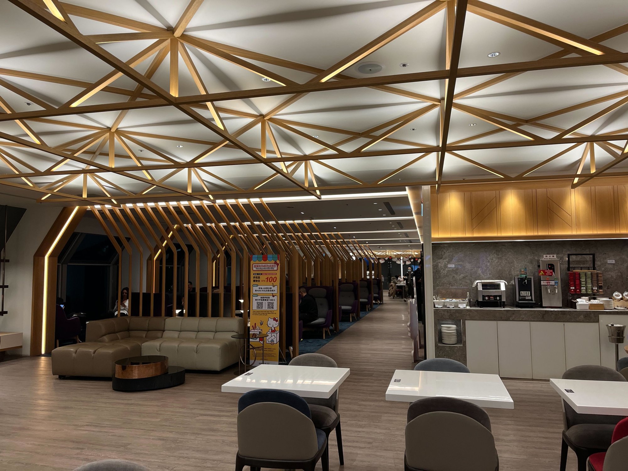 #4 of 5 images of Oriental Club Lounge