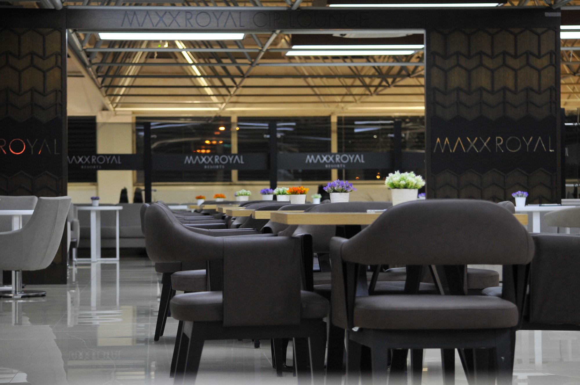 #5 of 5 images of CIP Lounge