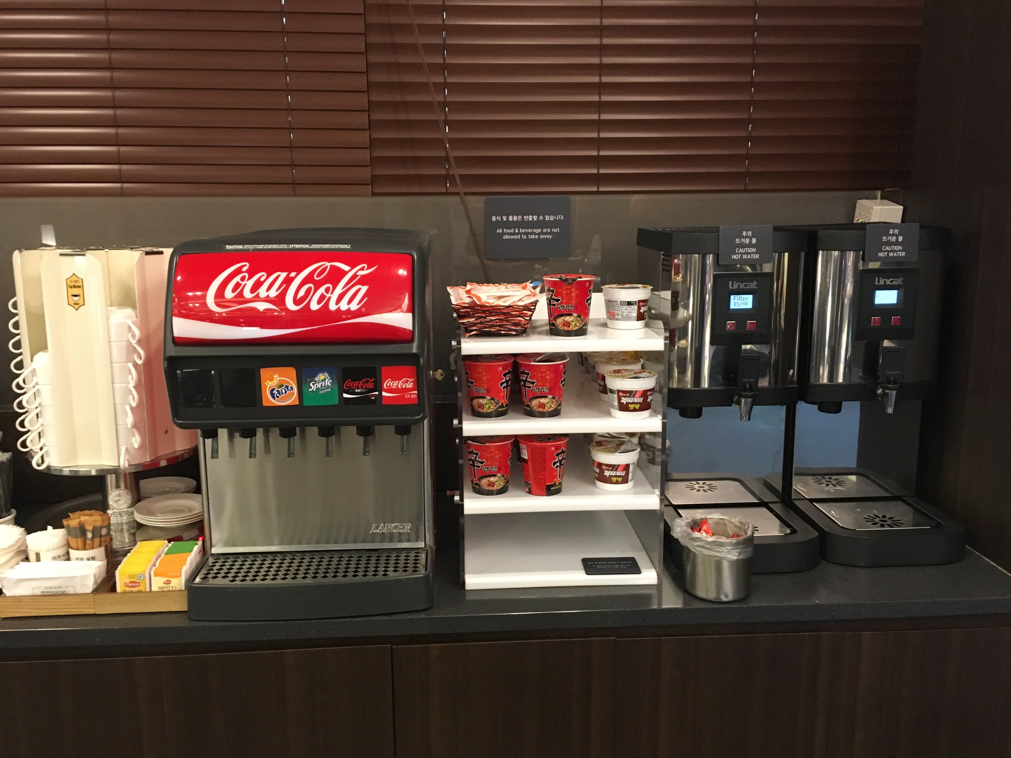 #4 of 5 images of Sky Hub Lounge West