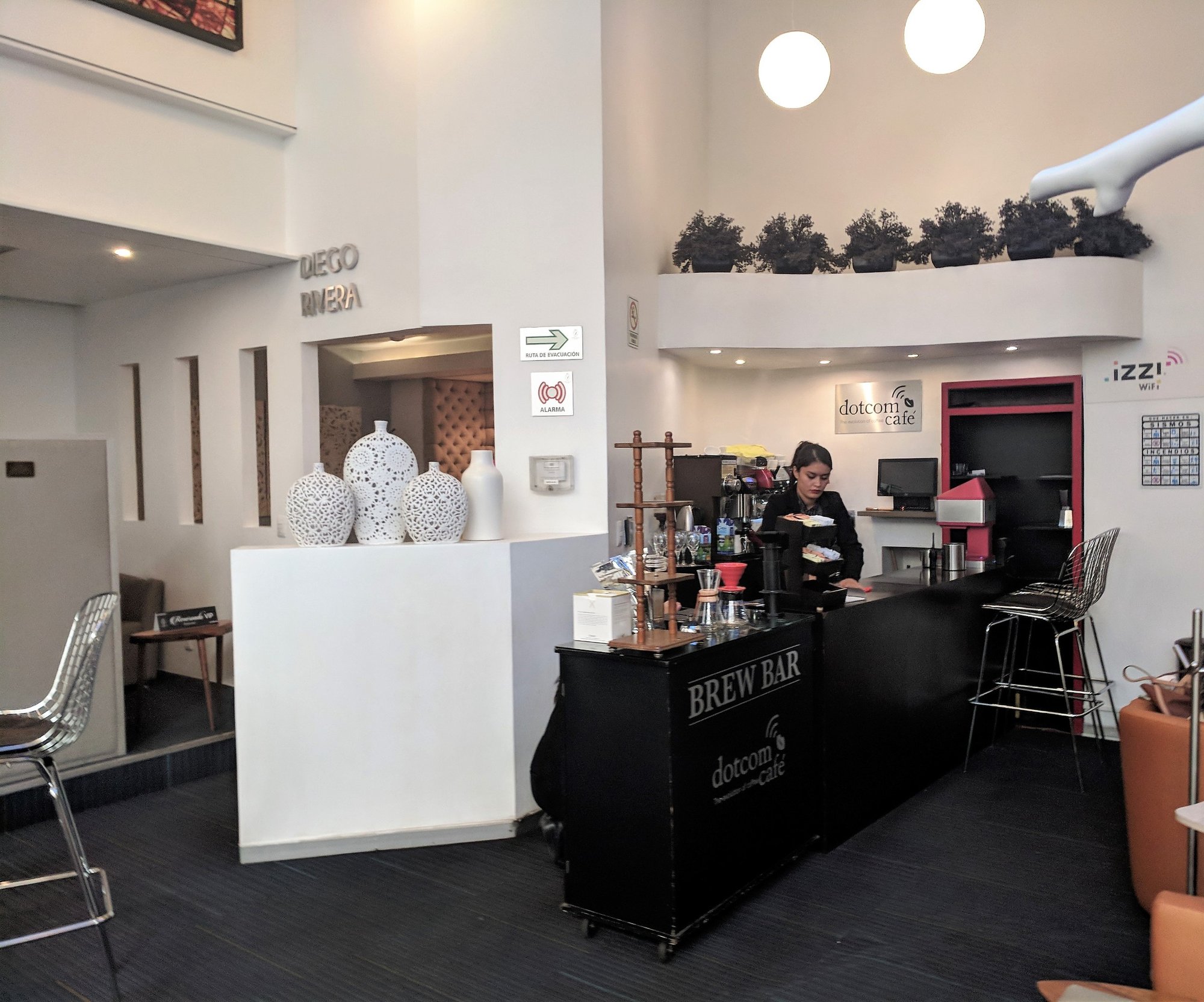 #5 of 5 images of Salon The Grand Lounge Elite