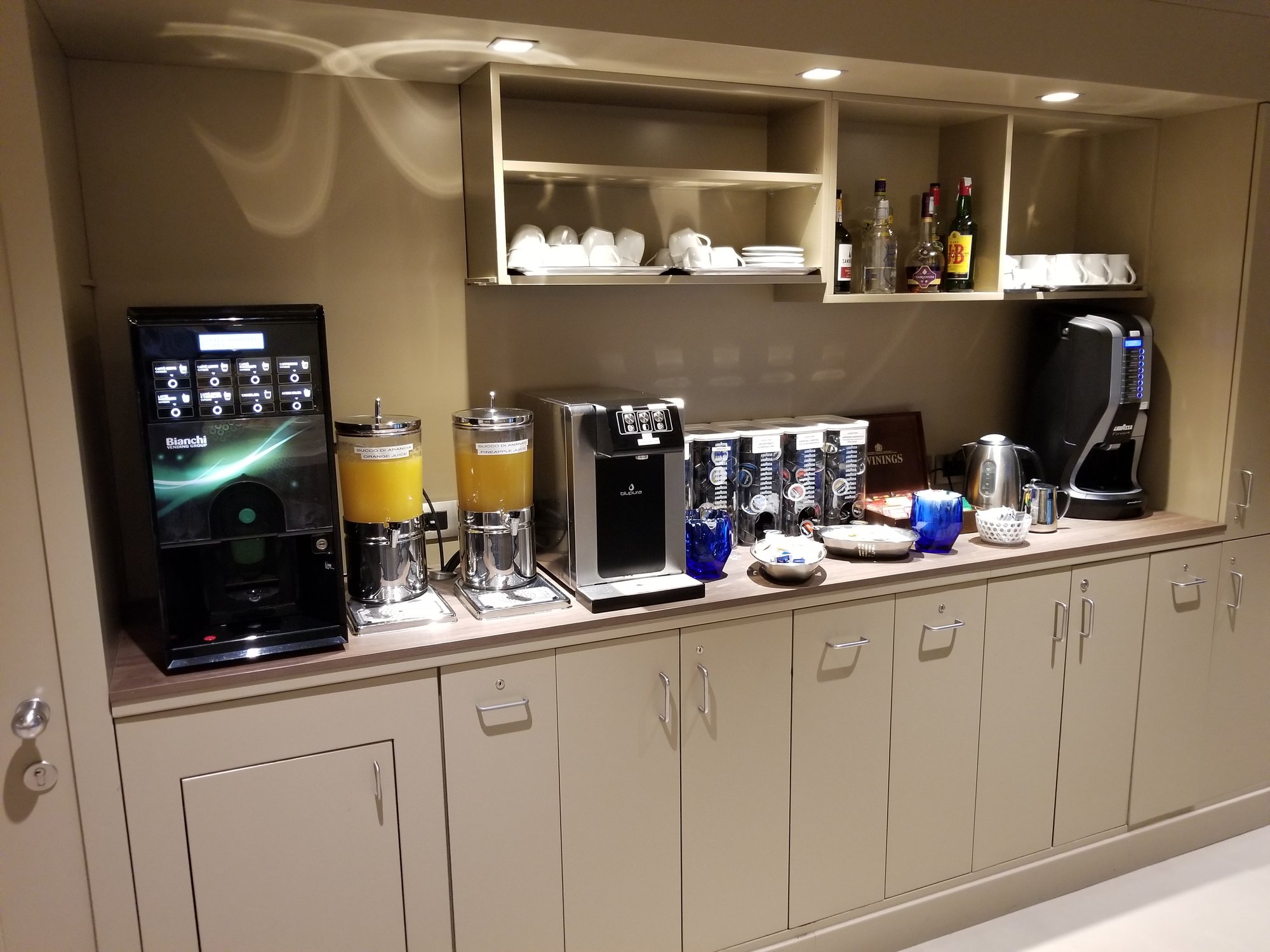 #2 of 5 images of VIP Club Lounge