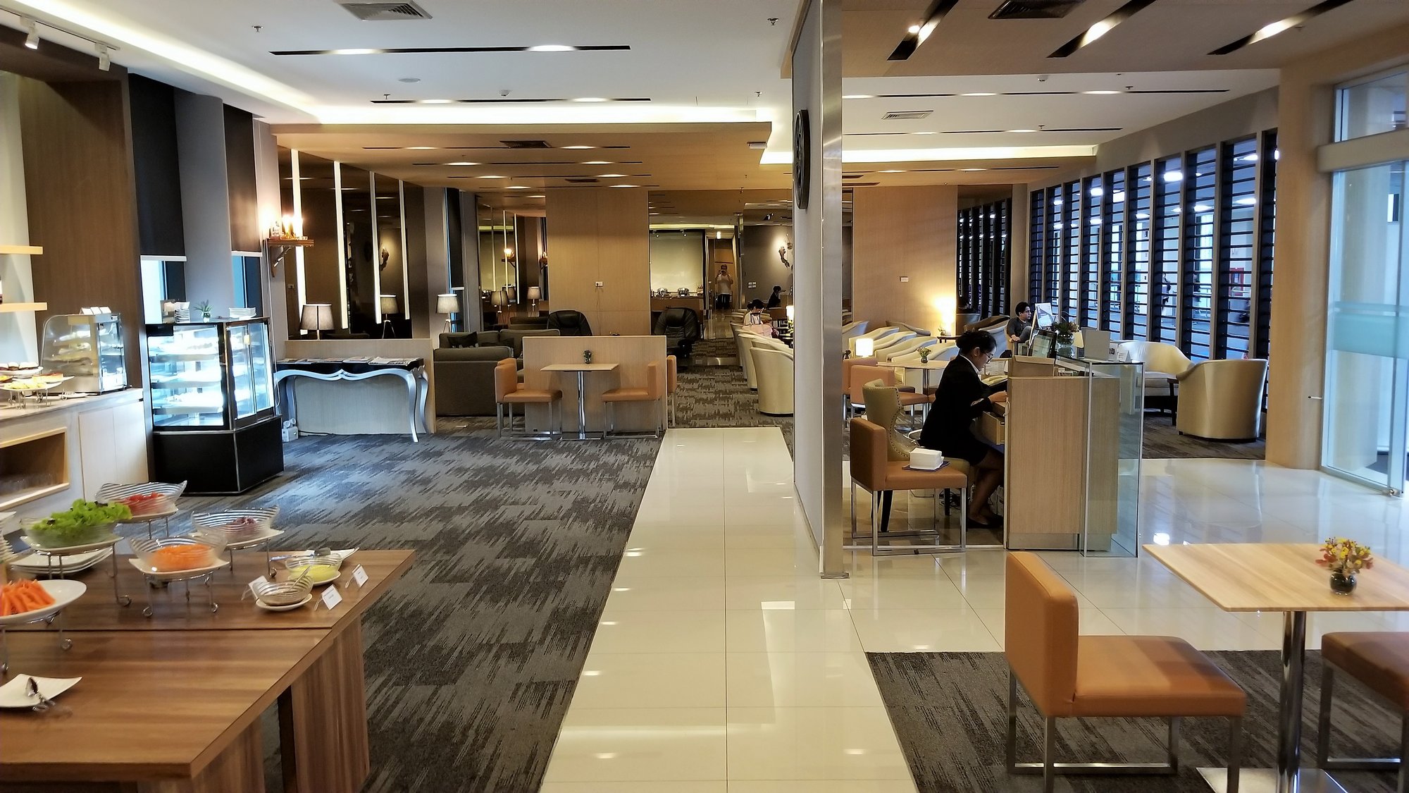 #2 of 5 images of Miracle Lounge