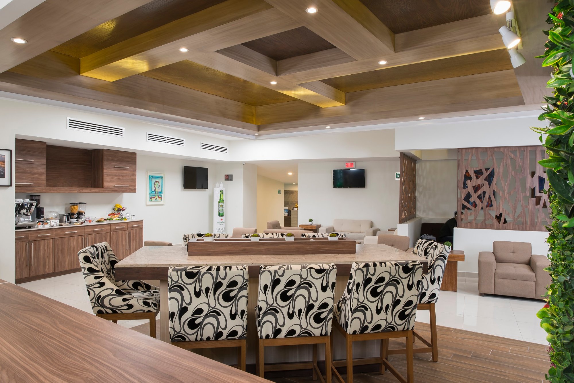 #2 of 5 images of OMA Premium Lounge