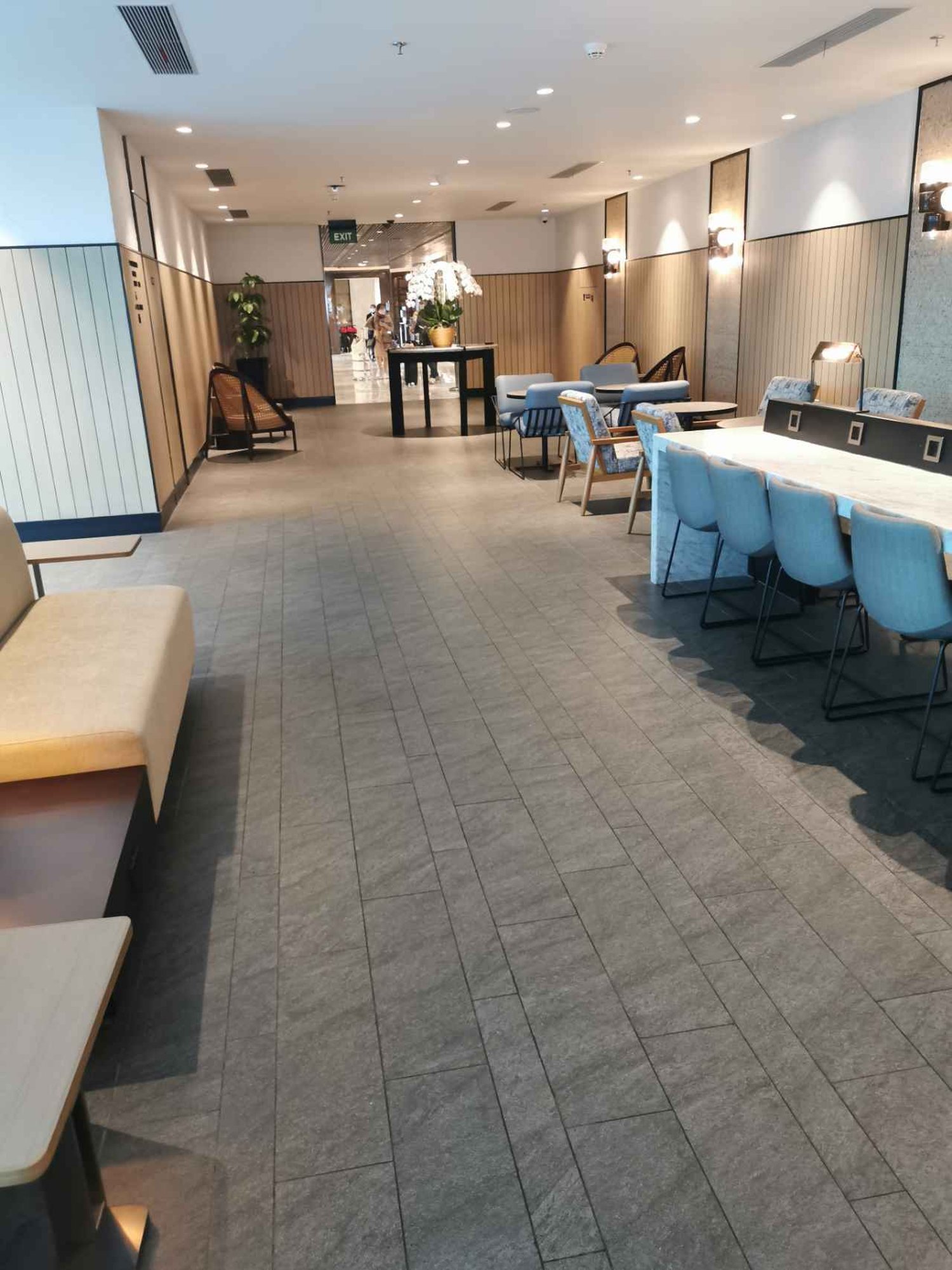 #1 of 4 images of Saphire - Plaza Premium Lounge