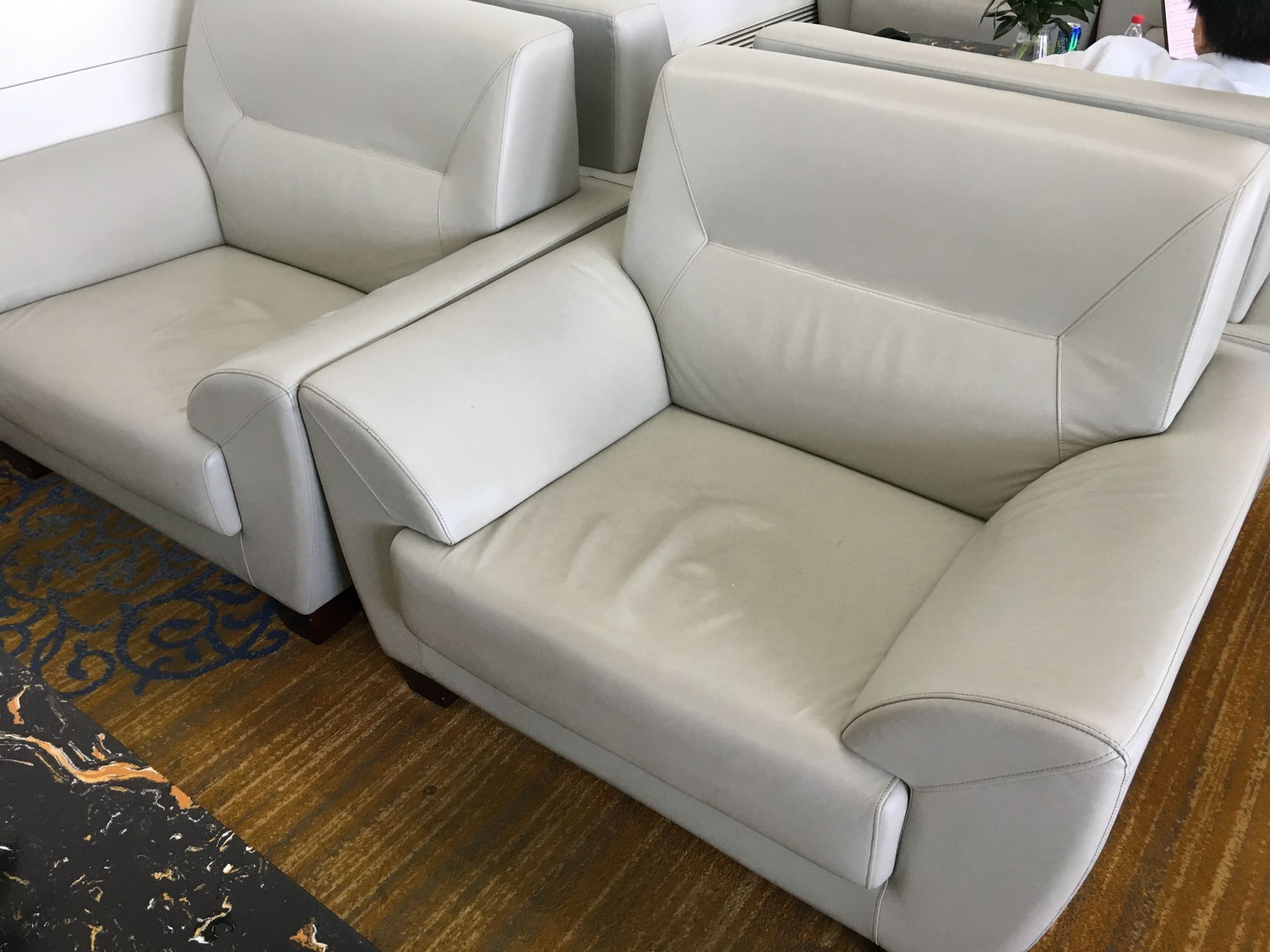 #5 of 5 images of First Class Lounge 1