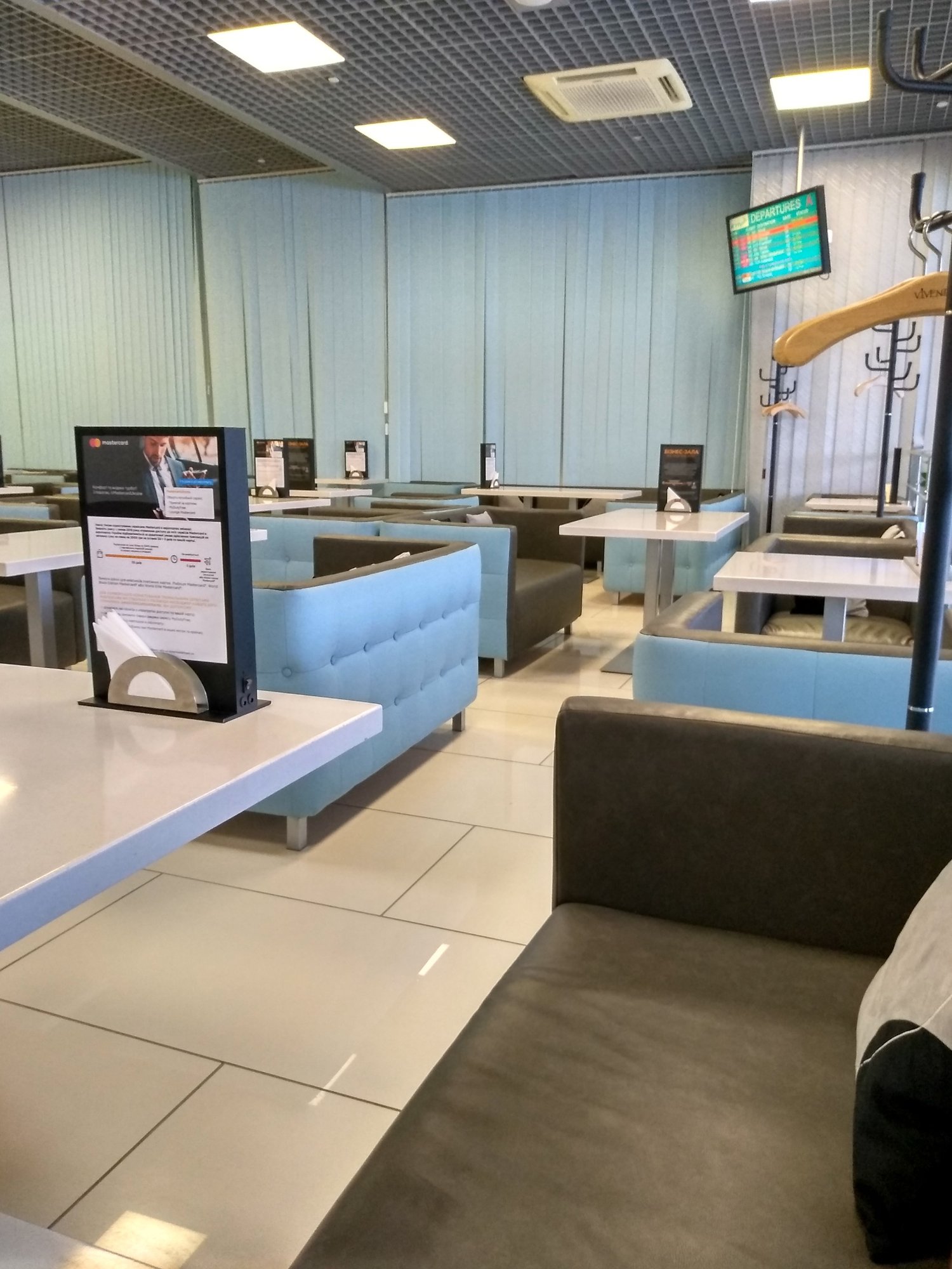 #2 of 5 images of West Lounge