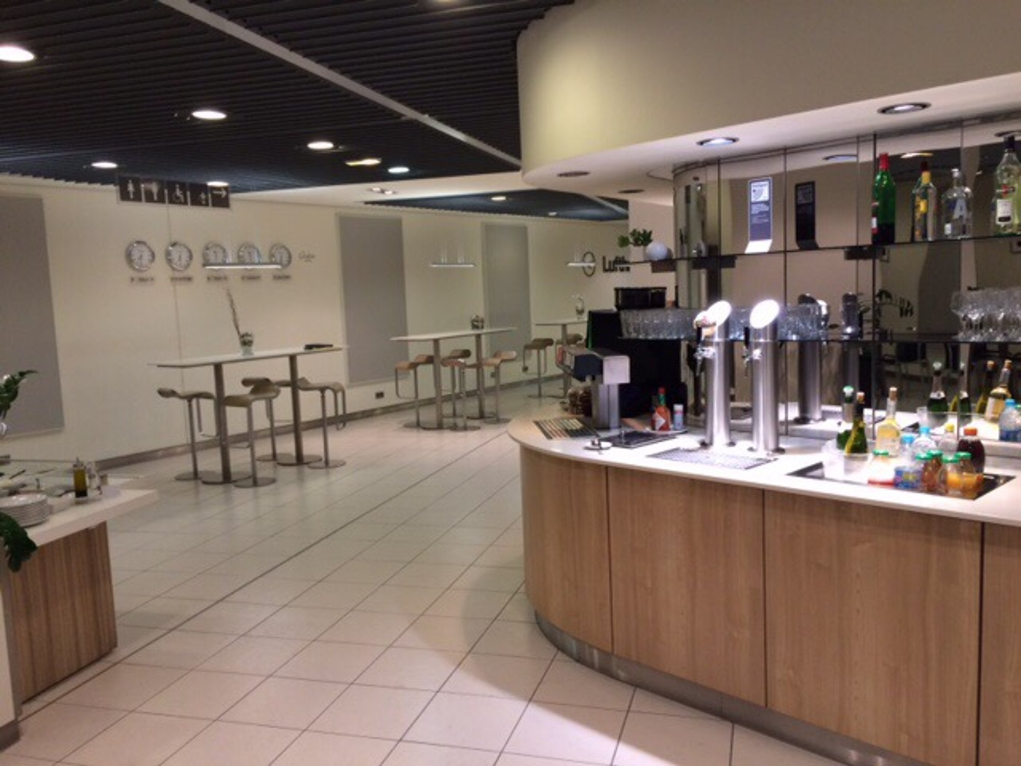 #4 of 5 images of Lufthansa Business Lounge