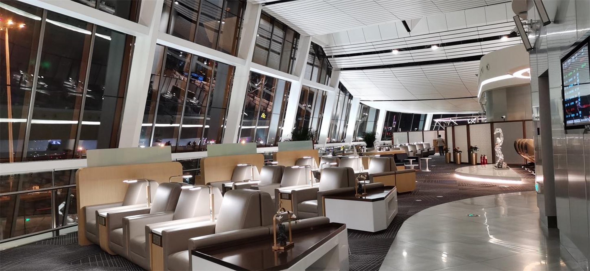 #2 of 2 images of China Southern Skypearl Lounge