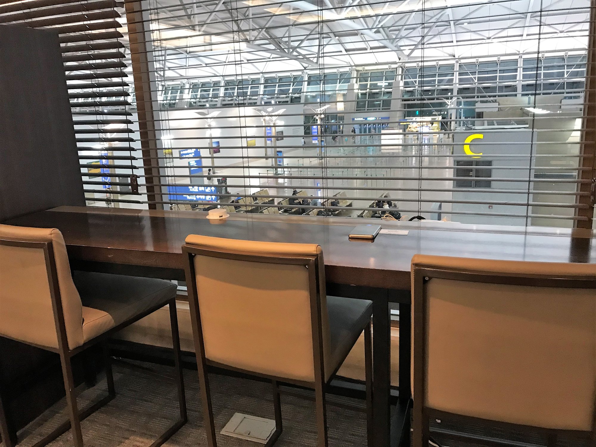 #2 of 5 images of Sky Hub Lounge East