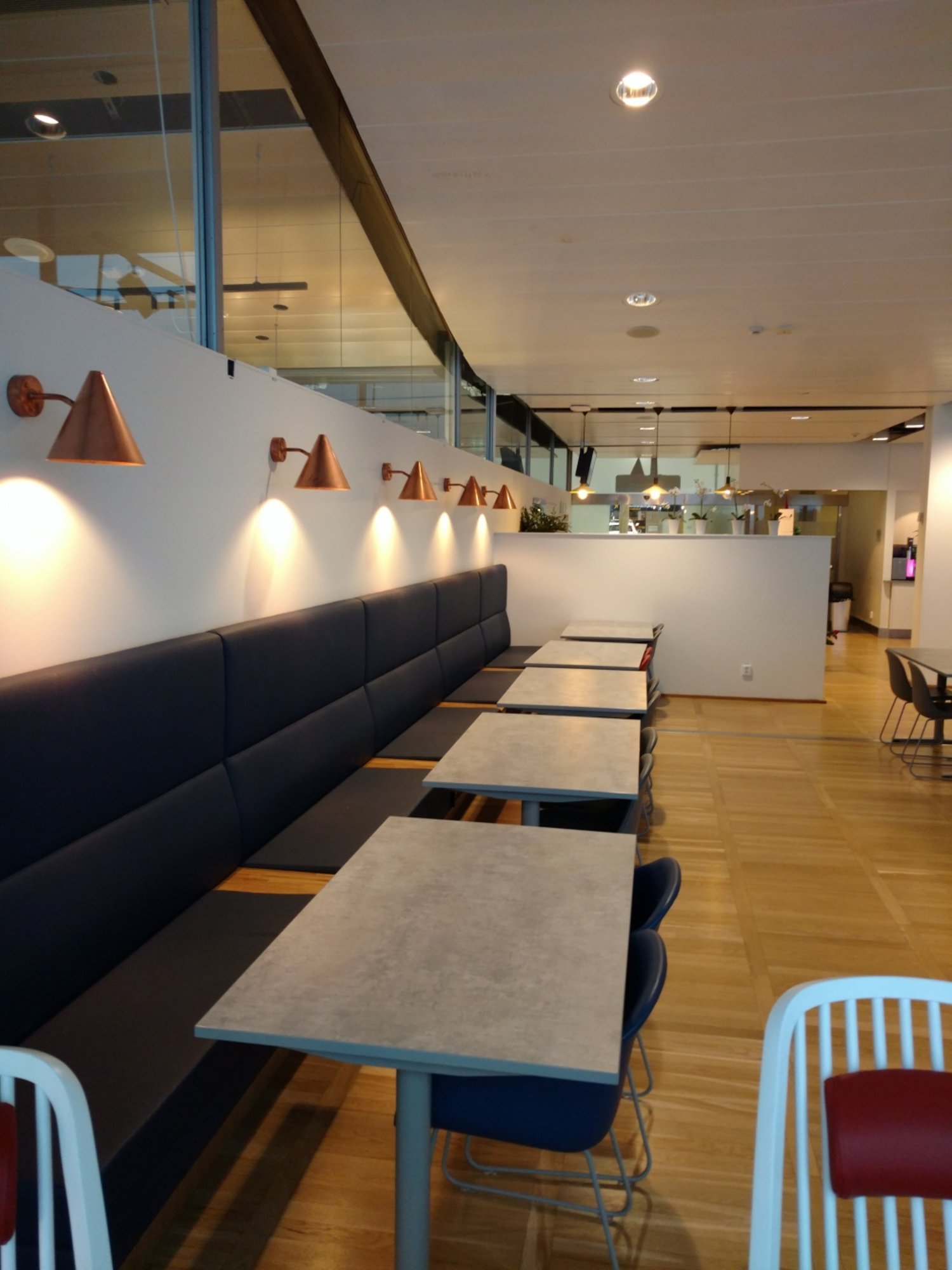 #2 of 5 images of MENZIES BUSINESS LOUNGE