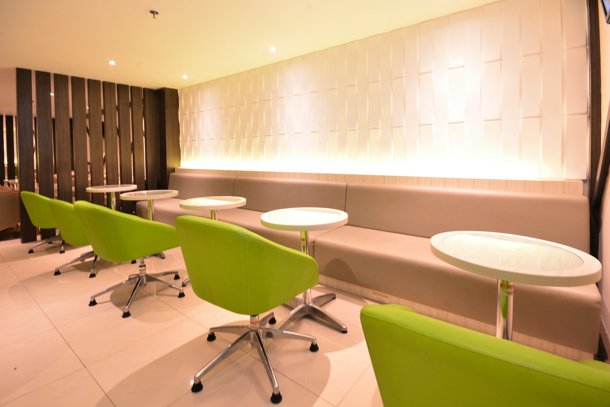 #2 of 5 images of Concordia Lounge