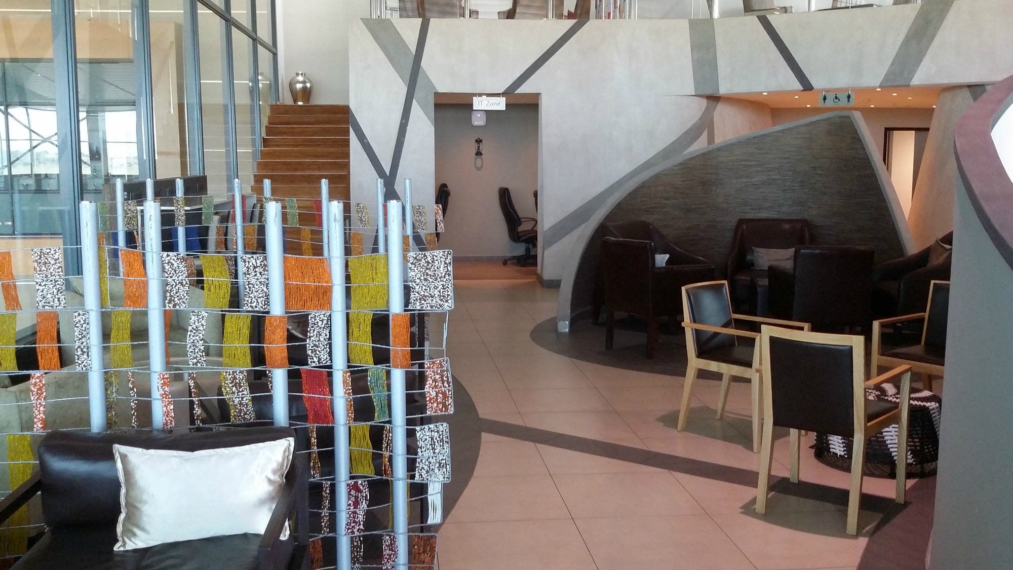 #5 of 5 images of LOUNGE UMPHAFA