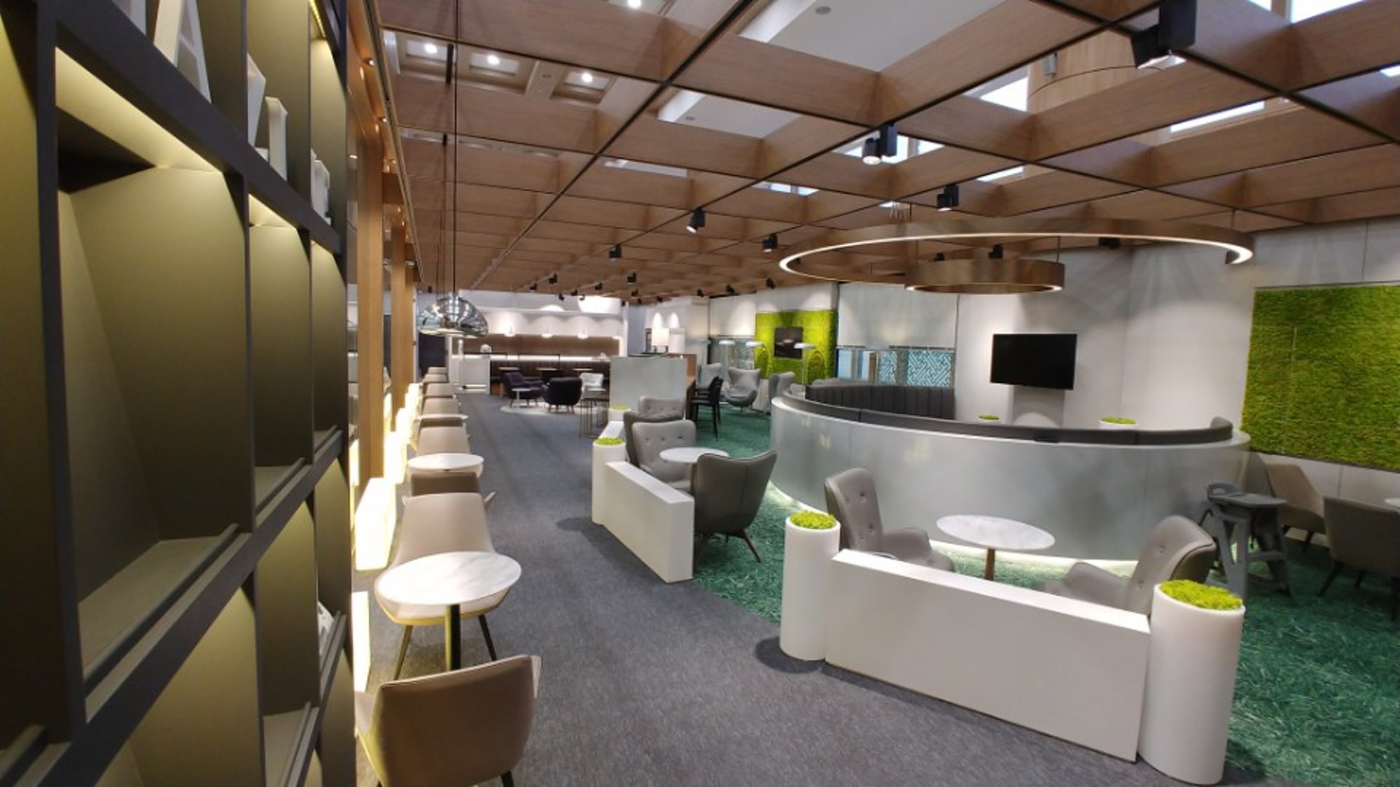 #3 of 5 images of Sky Hub Lounge