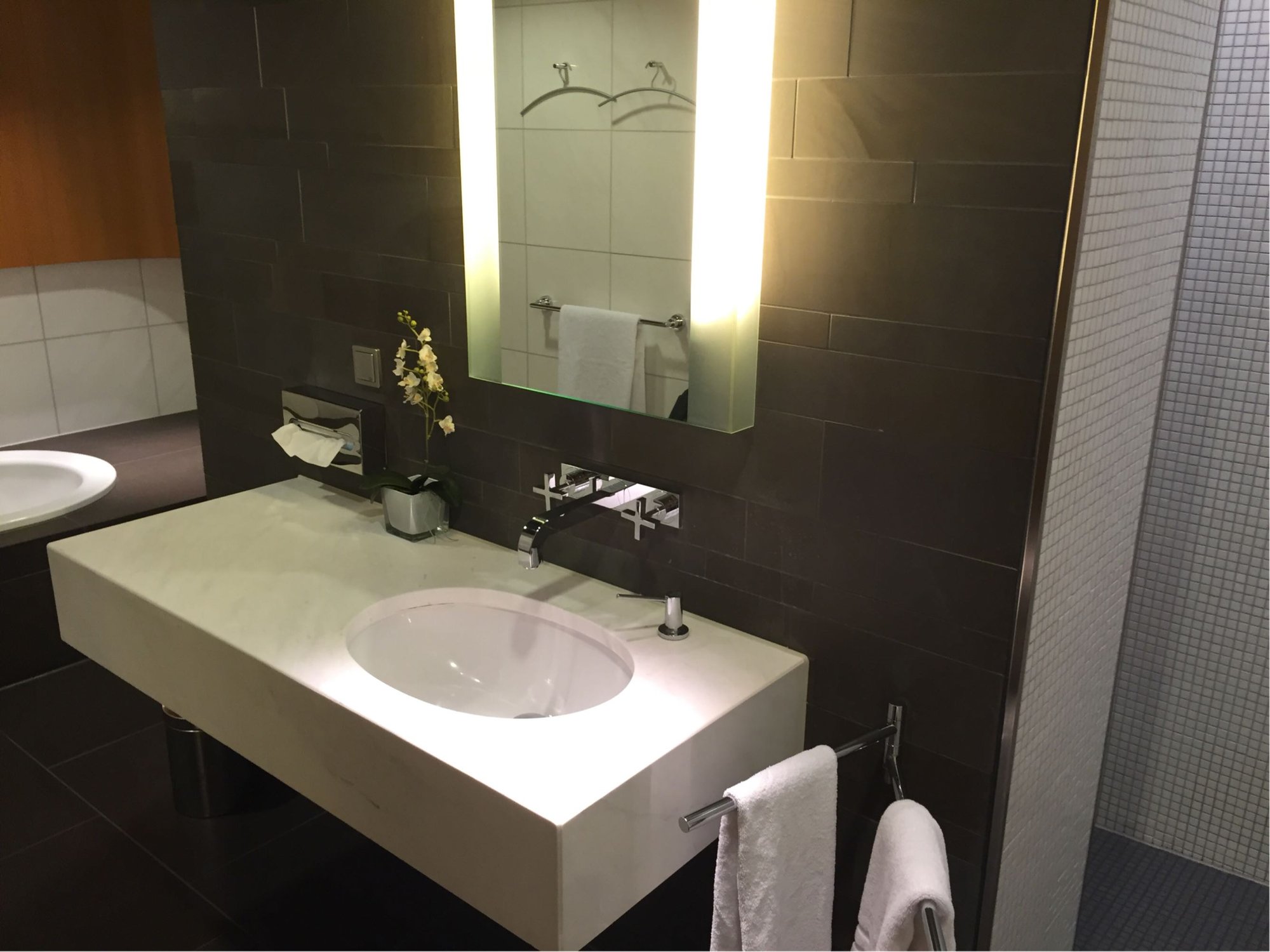 #1 of 5 images of Lufthansa Business Lounge (Schengen, Gate A26)