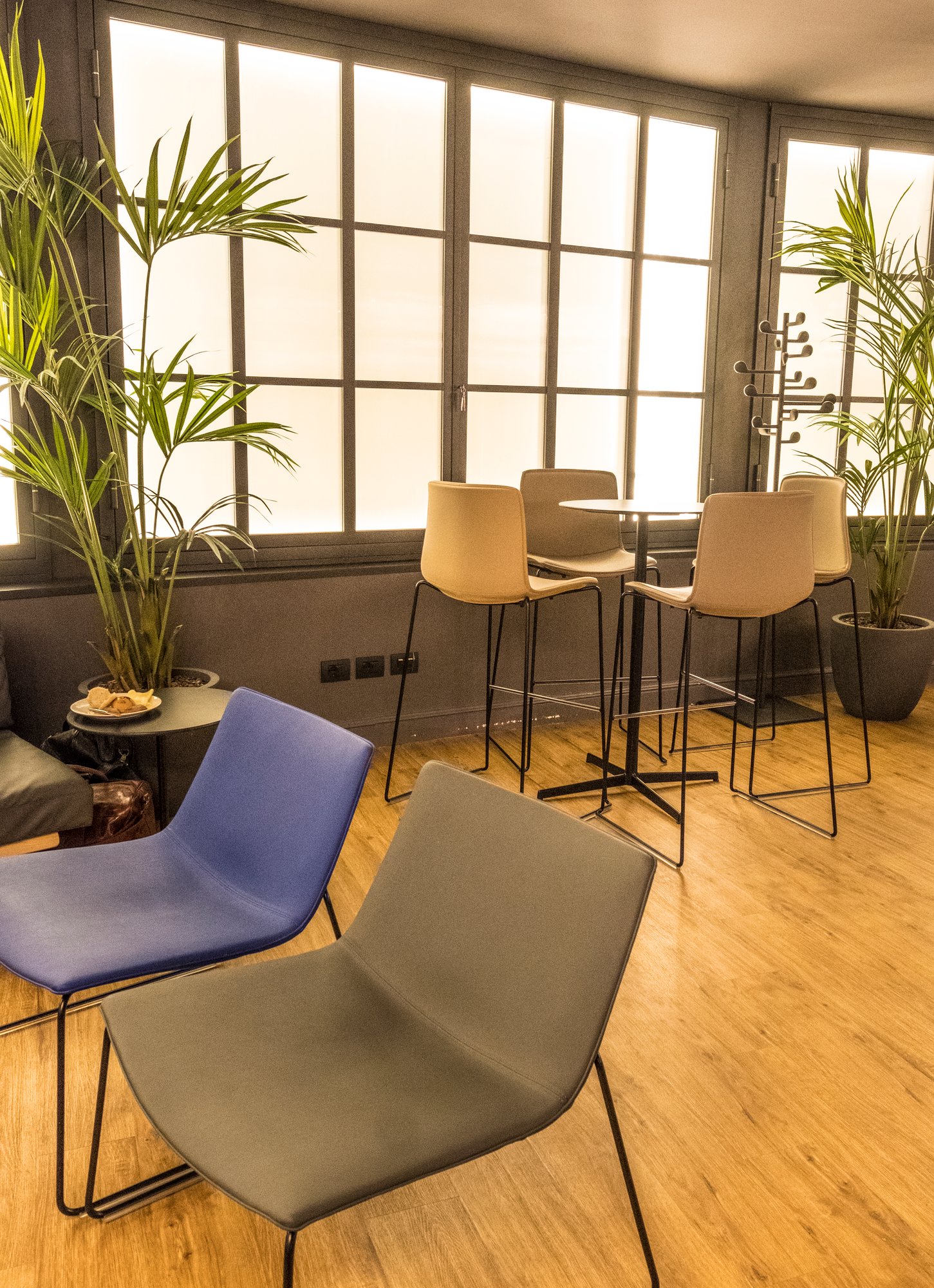 #2 of 5 images of Prima Vista Lounge (Gate D3) (Temporarily Closed)