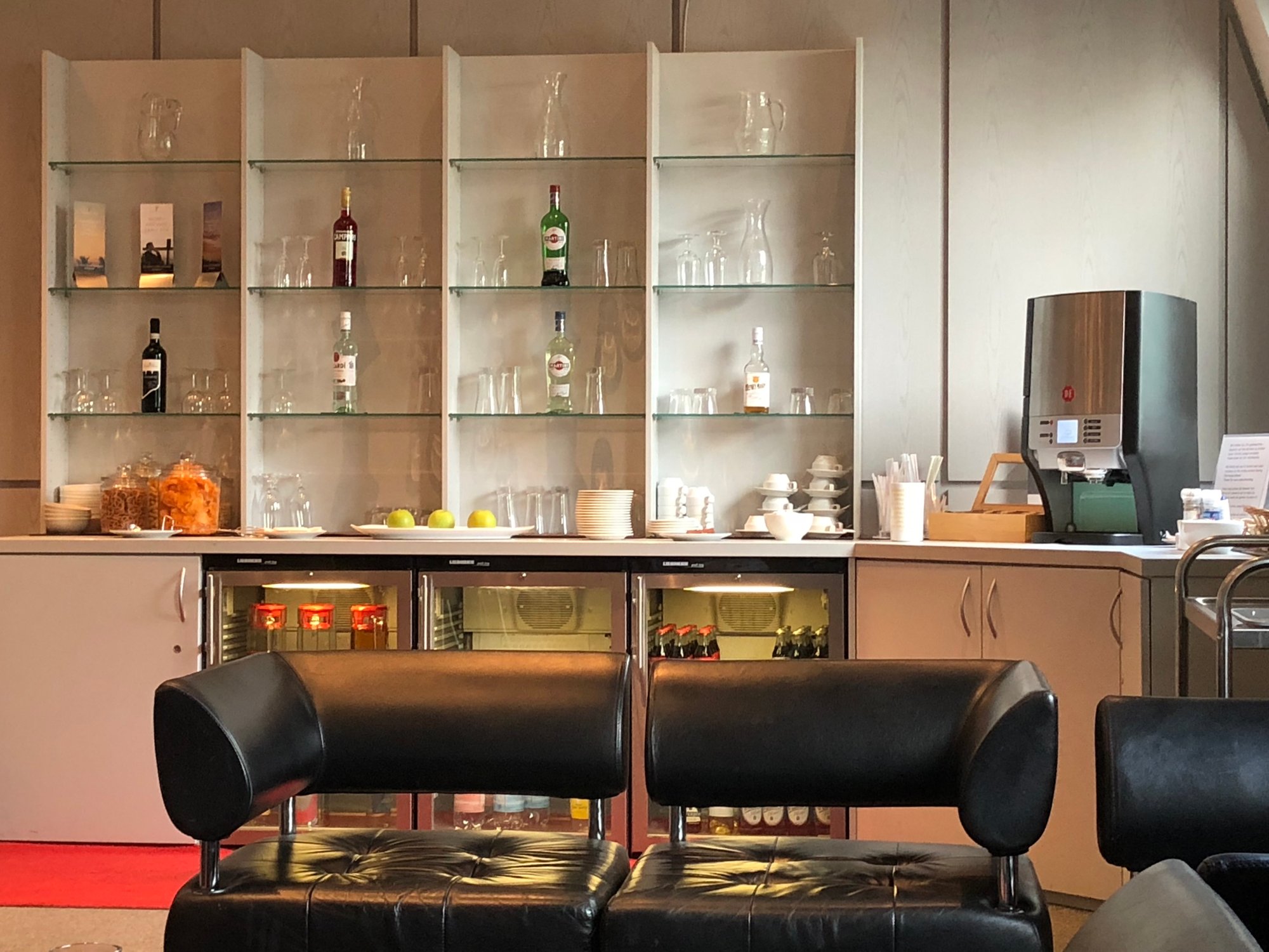 #4 of 5 images of Elli-Beinhorn Lounge