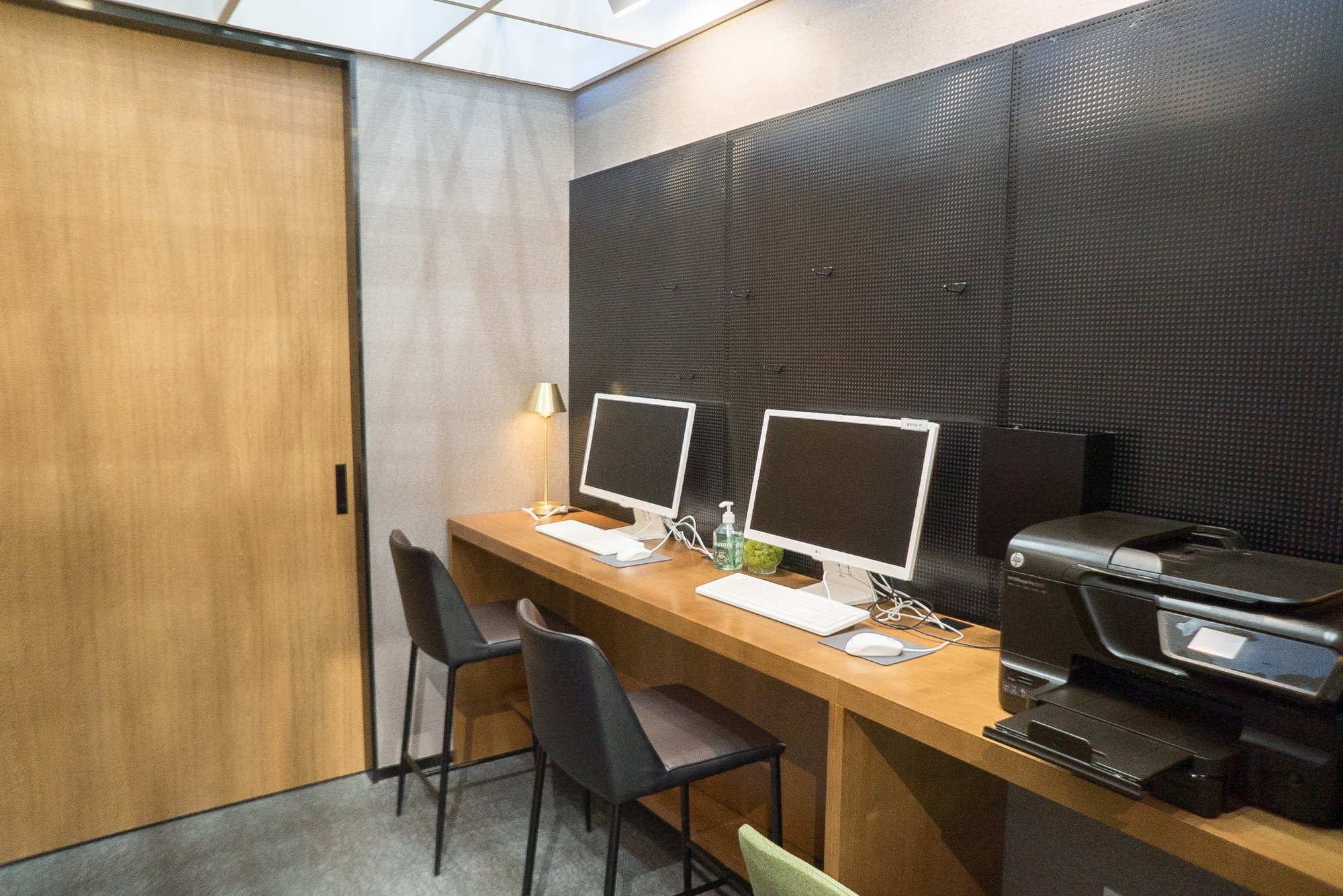 #4 of 5 images of Sky Hub Lounge