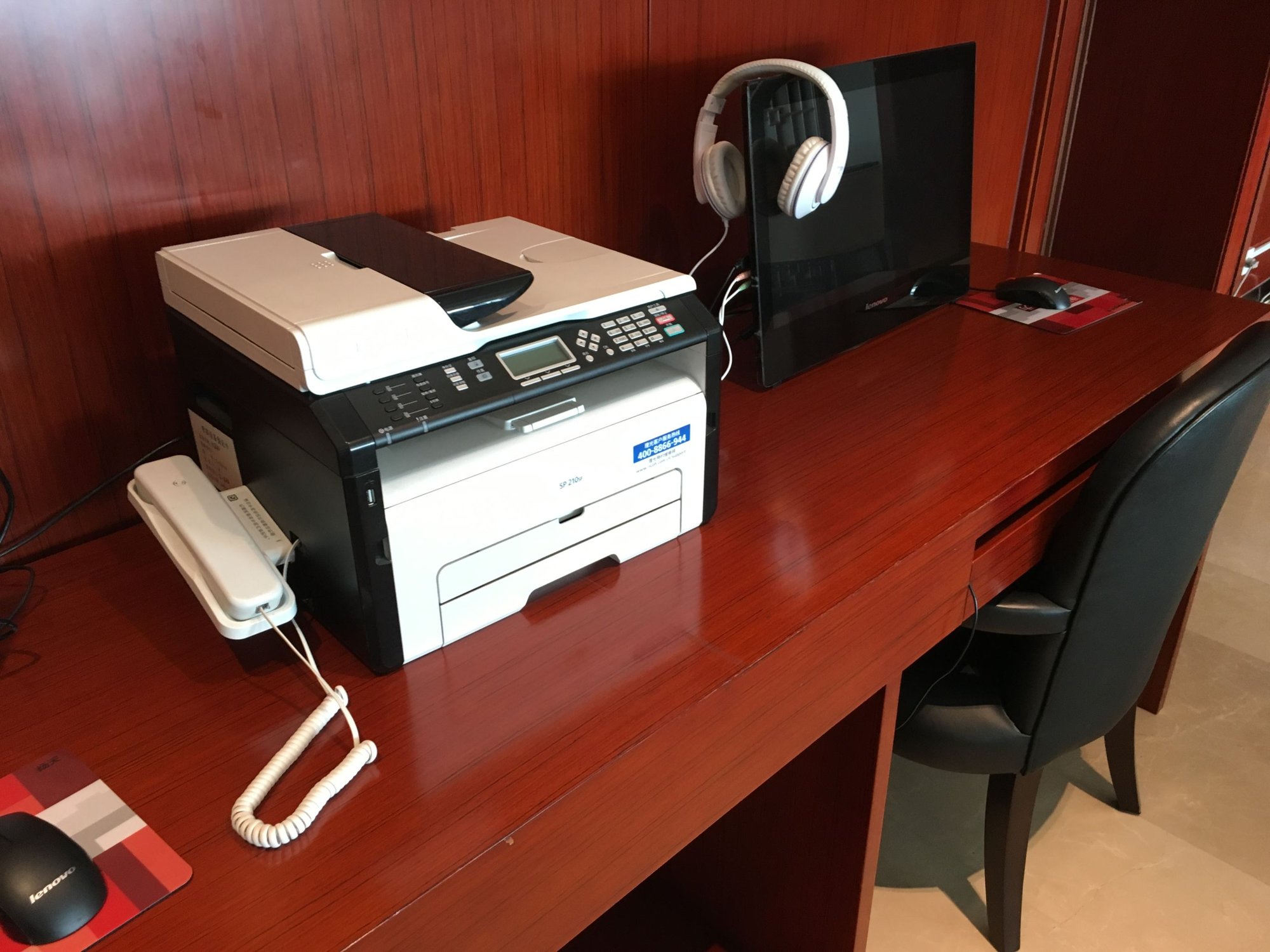 #4 of 5 images of First Class Lounge (Gate 235)