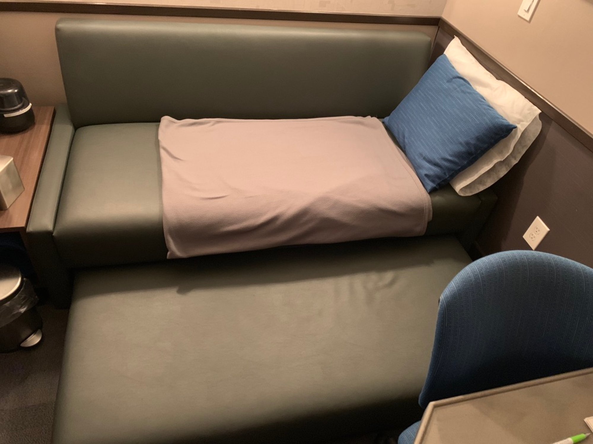 #4 of 5 images of Minute Suites (Main Atrium)