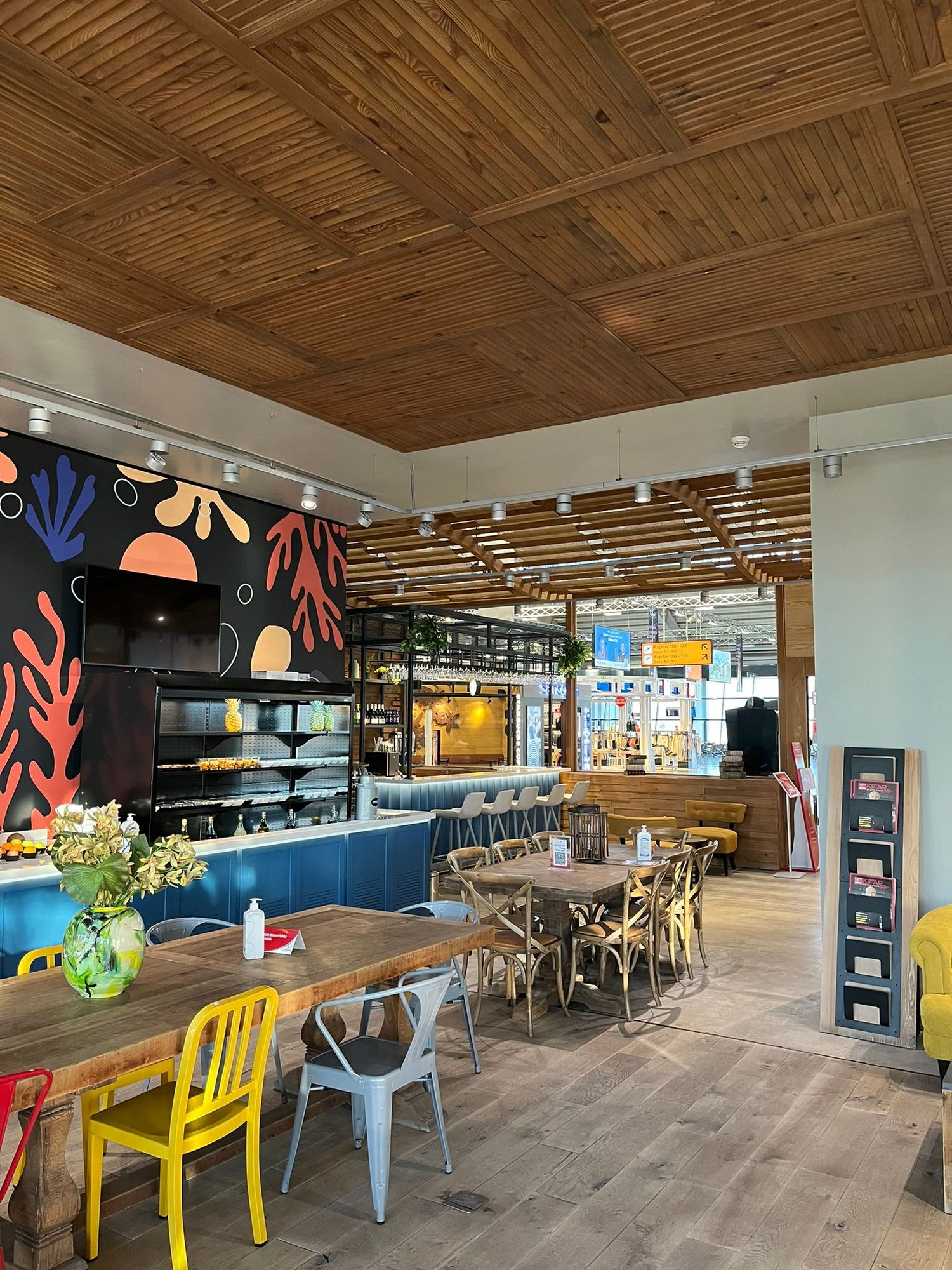 #4 of 5 images of Primeclass Lounge