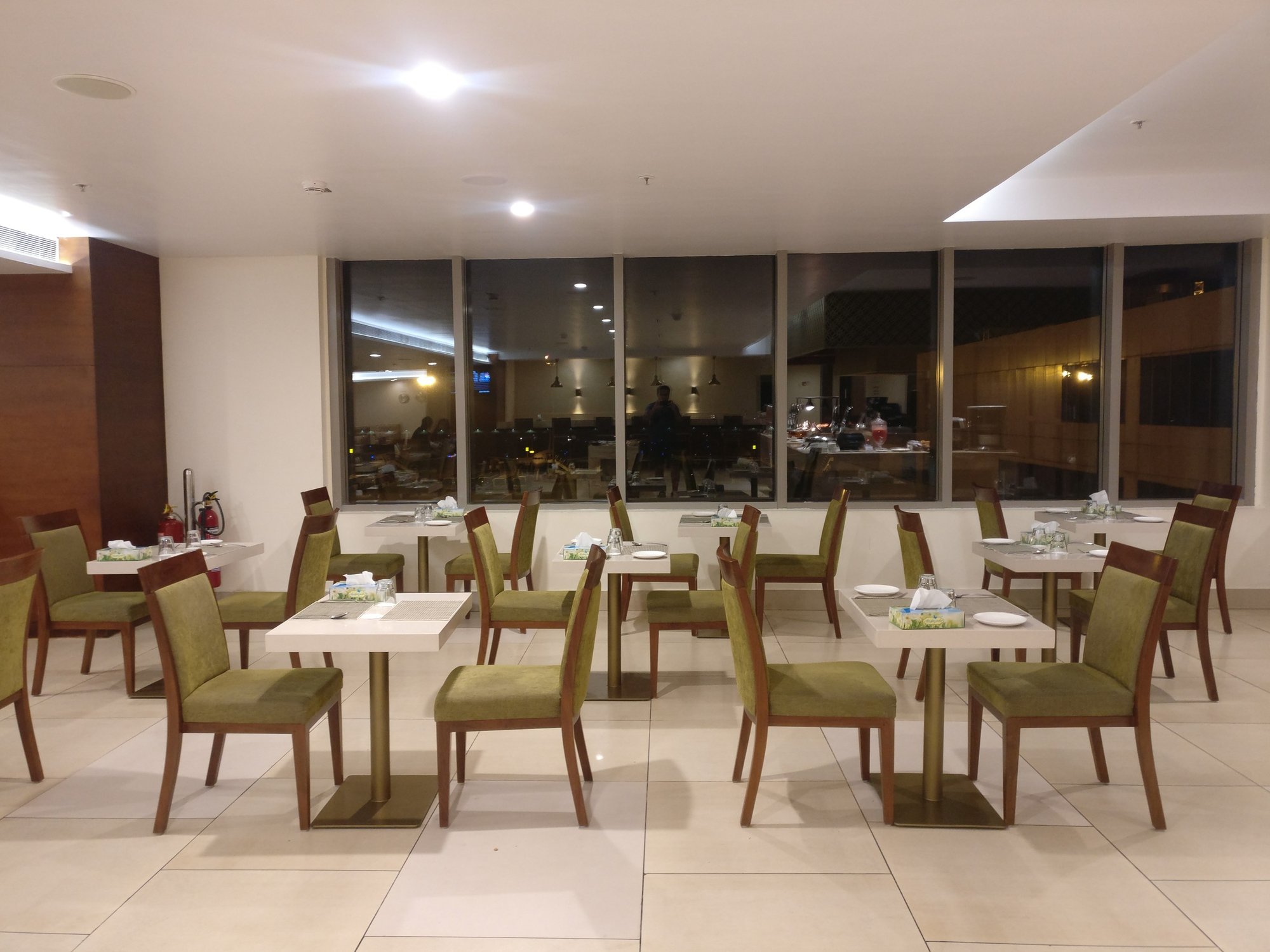 #2 of 5 images of Earth Lounge