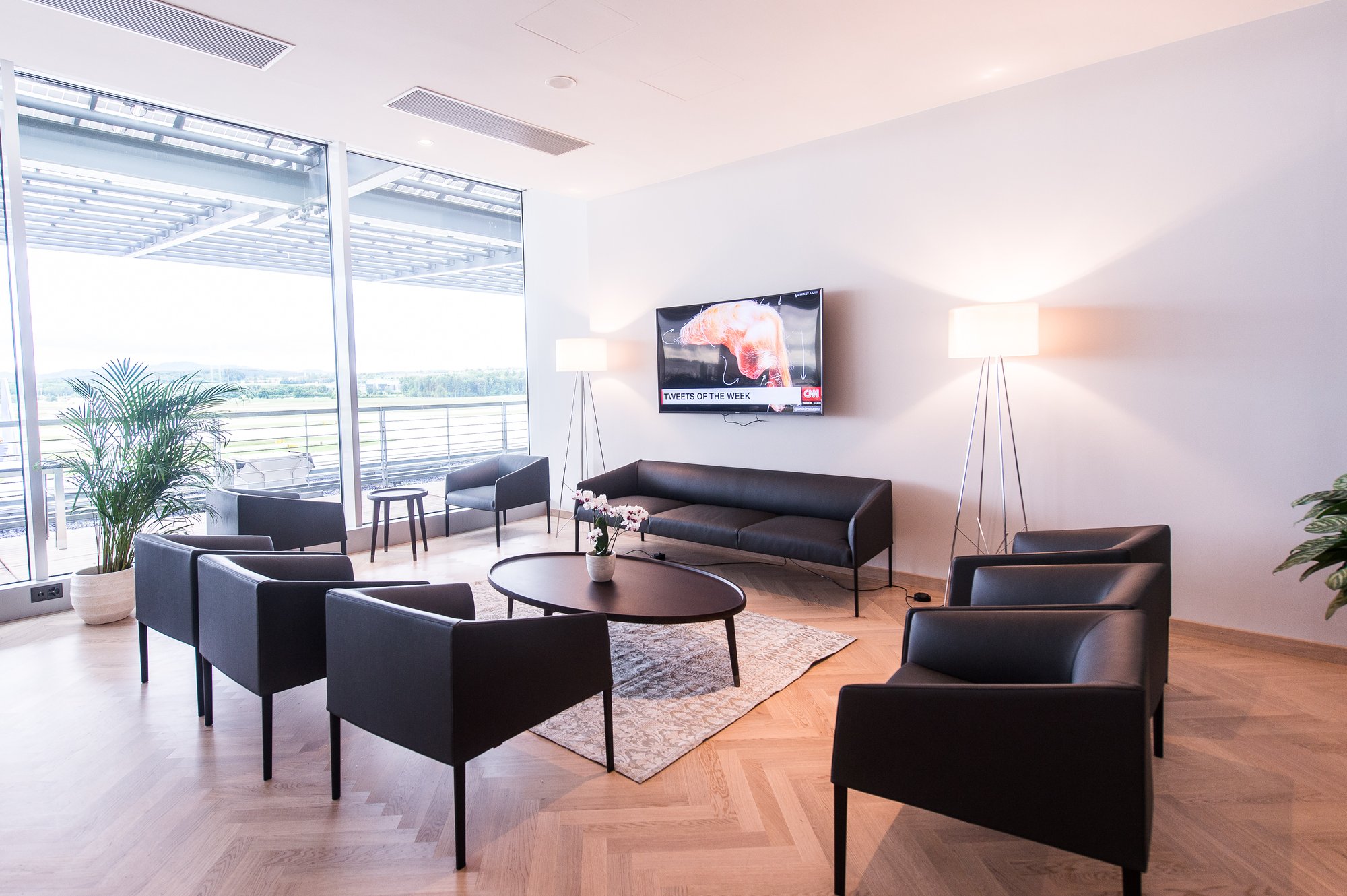 #2 of 5 images of Aspire Lounge