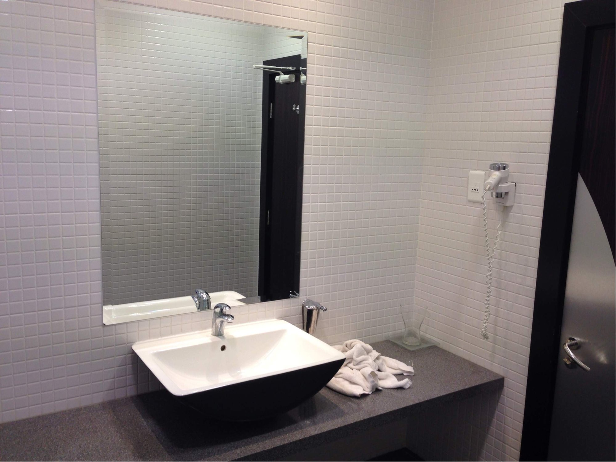 #4 of 5 images of Business Class Lounge