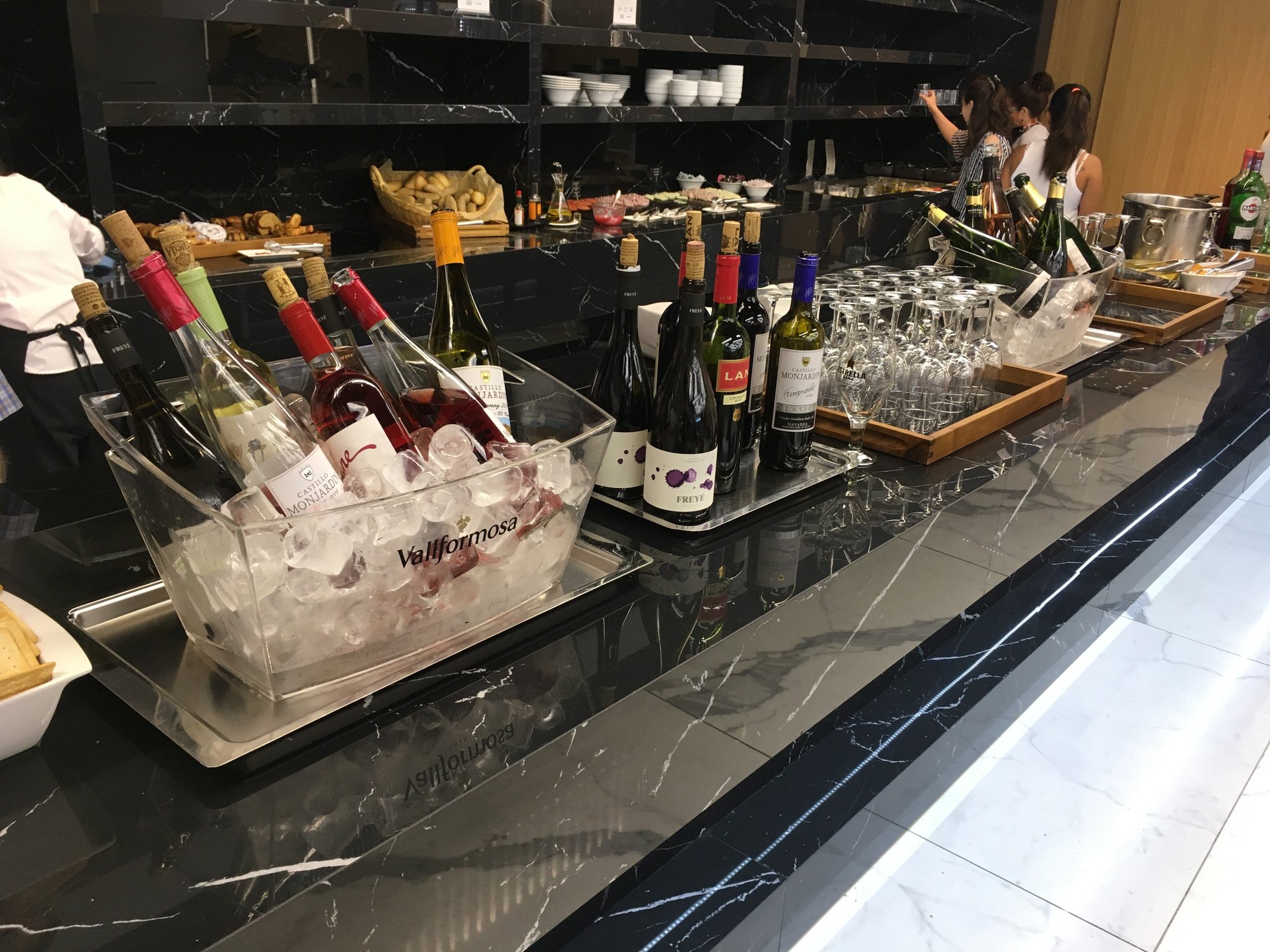 #2 of 5 images of Sala VIP Miro