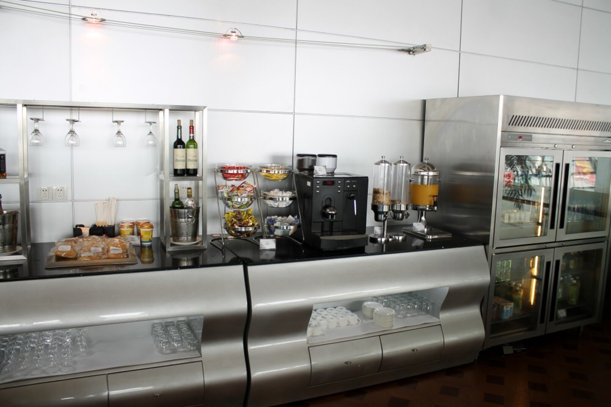 #2 of 5 images of No.69 VIP Lounge