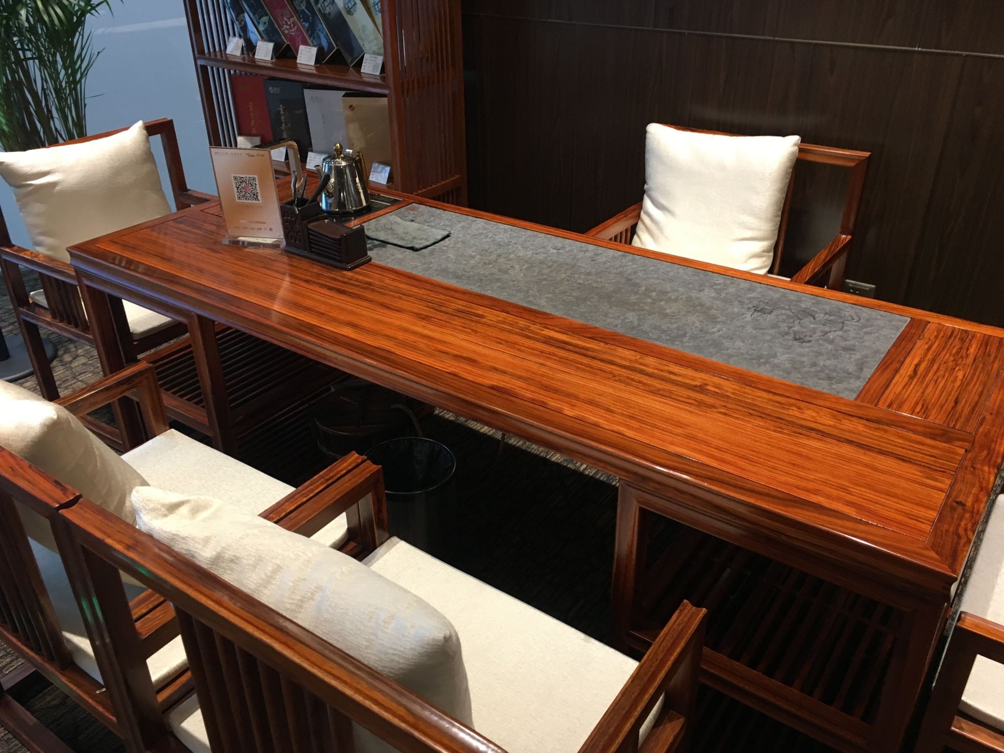 #5 of 5 images of Easy Boarding Lounge