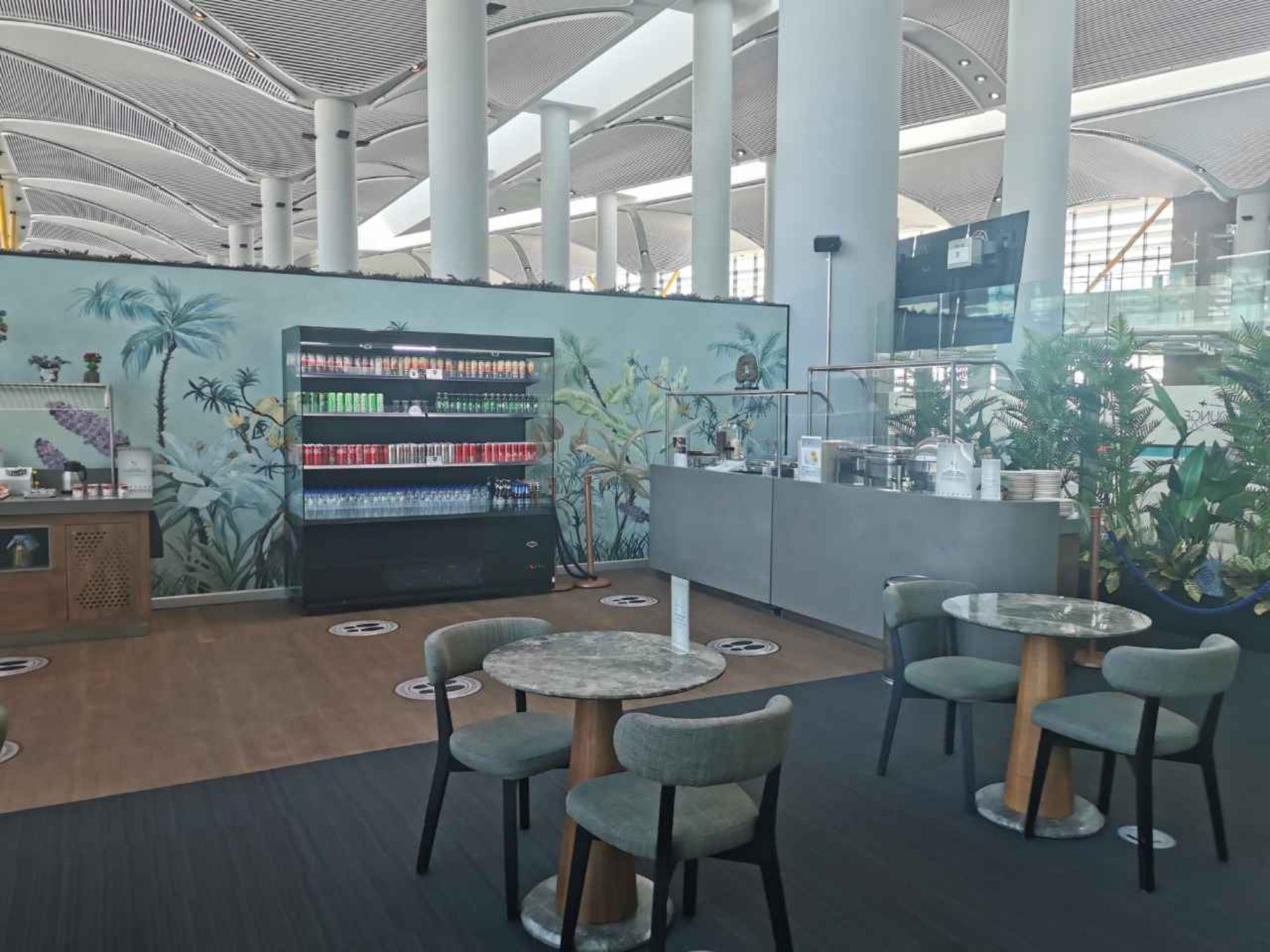 #2 of 5 images of IGA Lounge