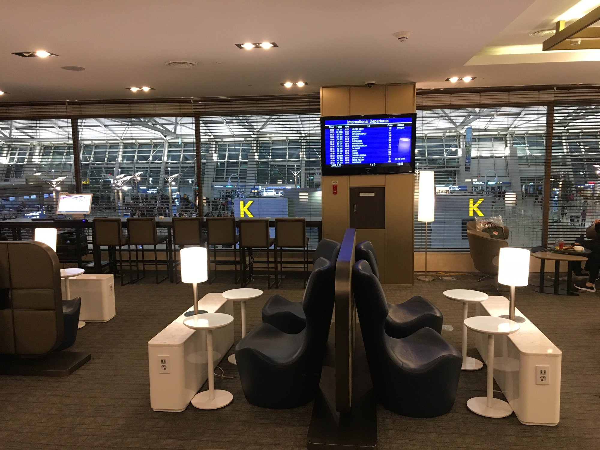 #1 of 5 images of Sky Hub Lounge West