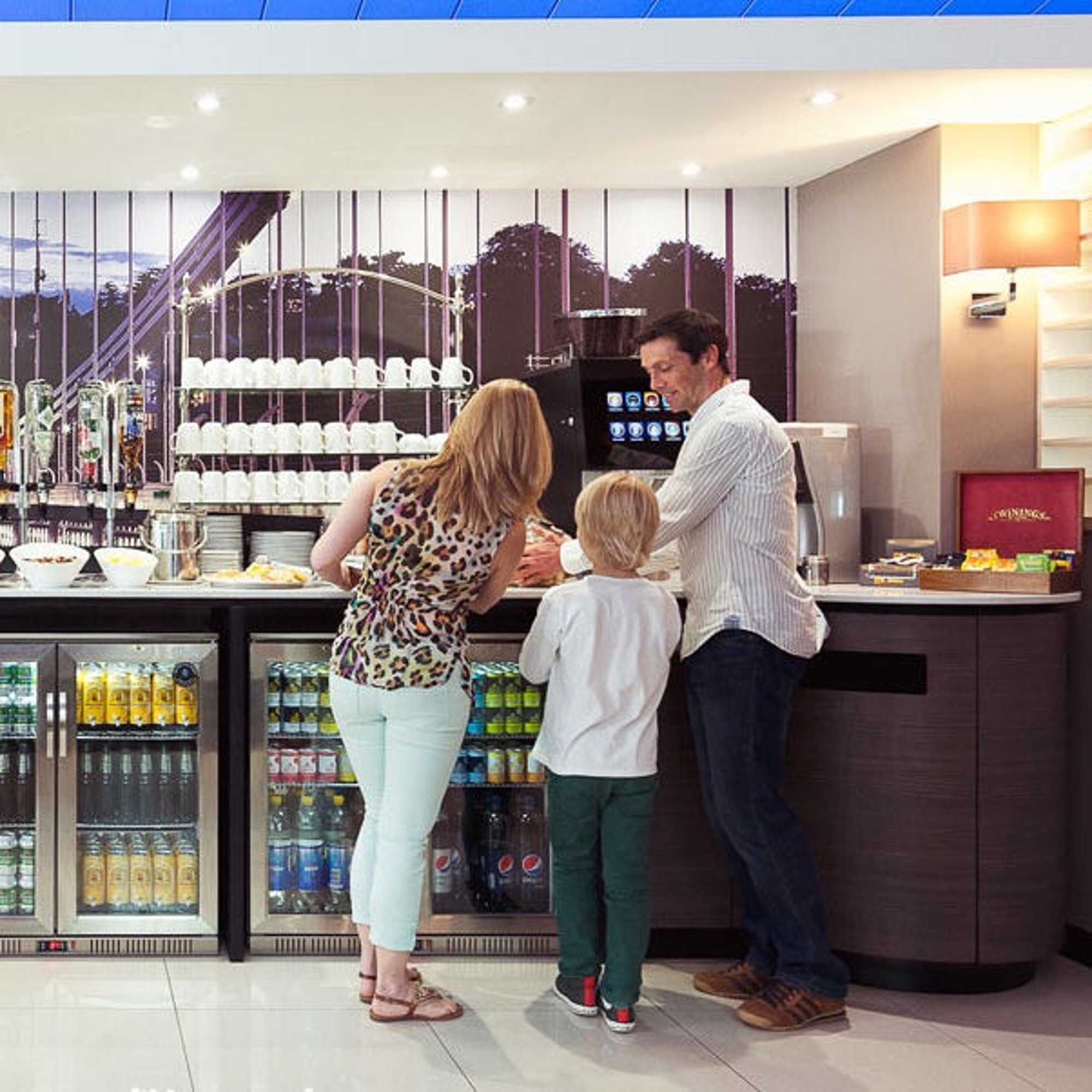 #2 of 5 images of Aspire Lounge