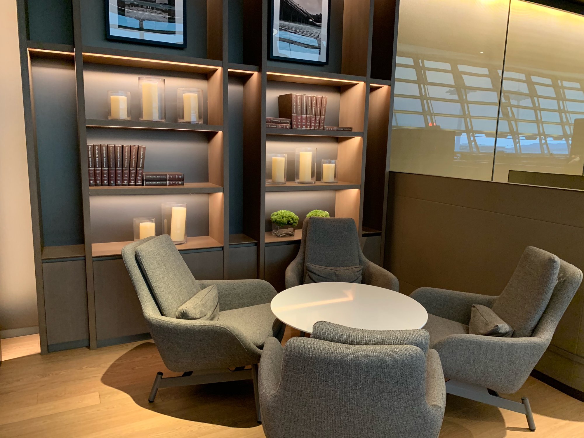 #2 of 5 images of Asiana Airlines Business Class Lounge (East)