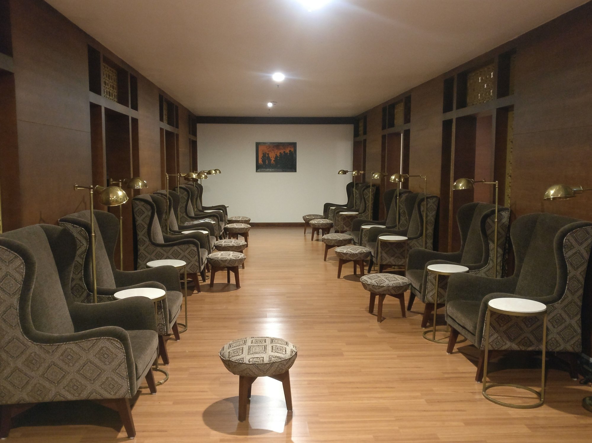 #4 of 5 images of Earth Lounge