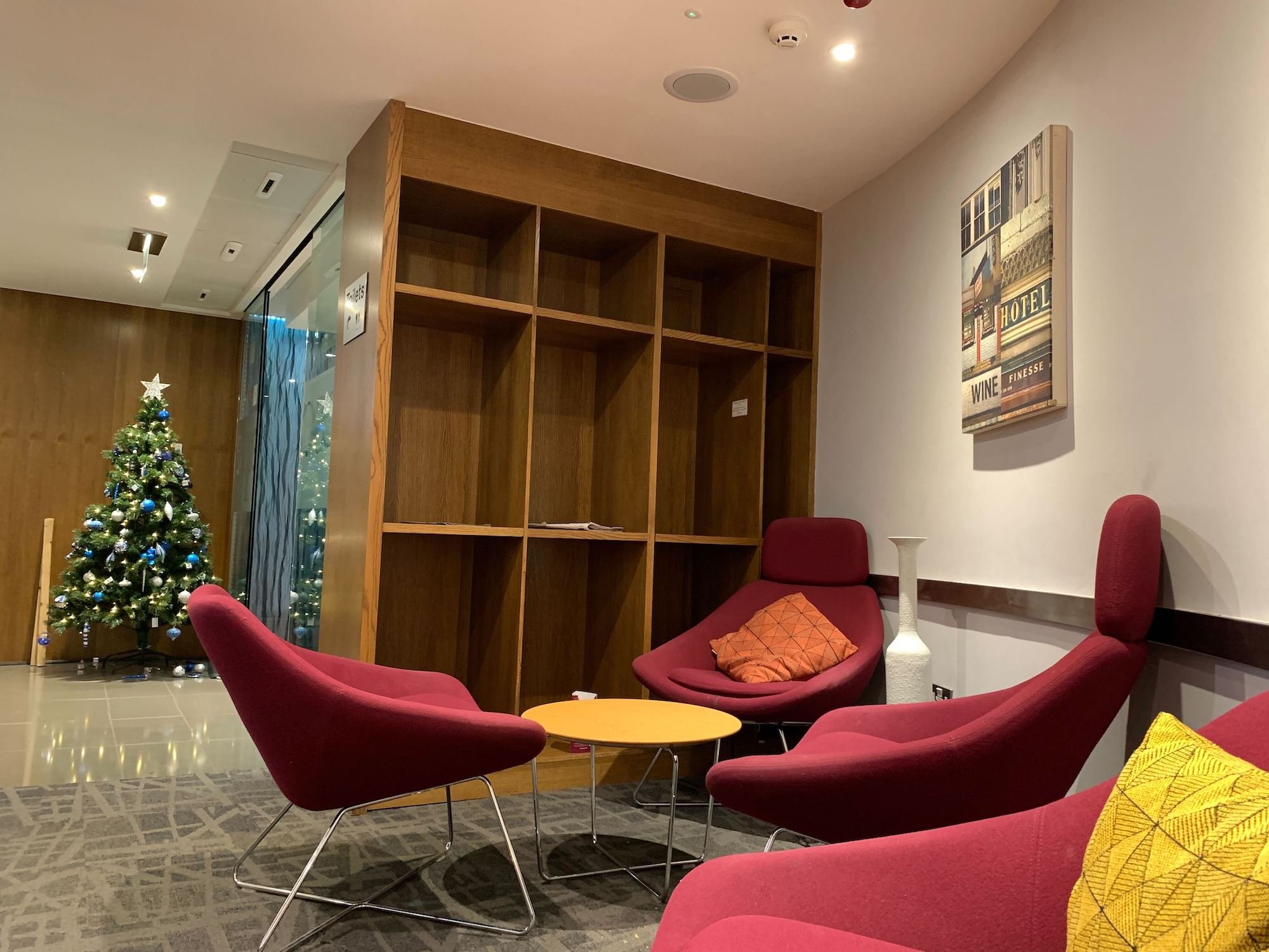 #4 of 5 images of Escape Lounges